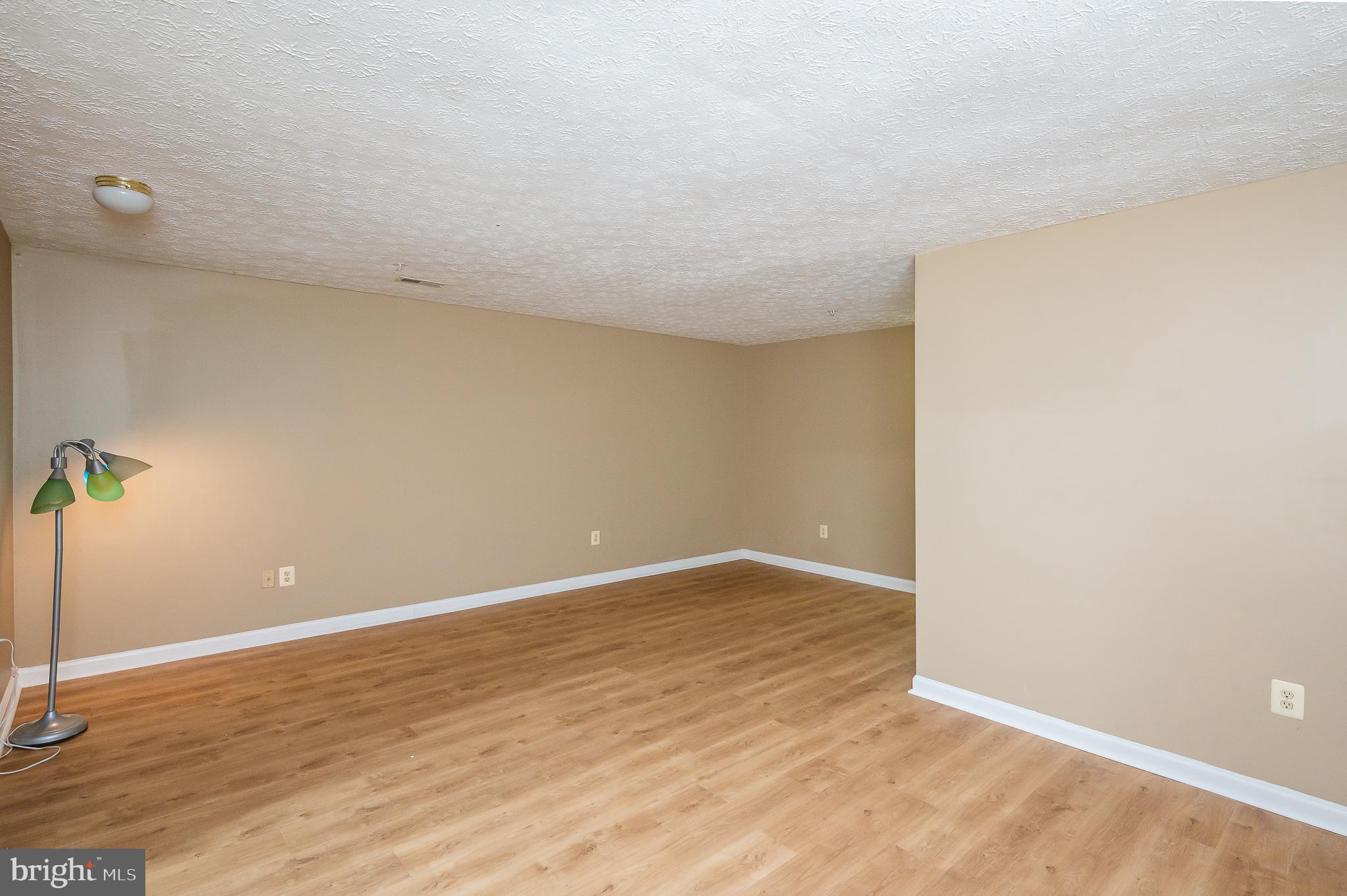 CONSTANT FRIENDSHIP - Residential Lease