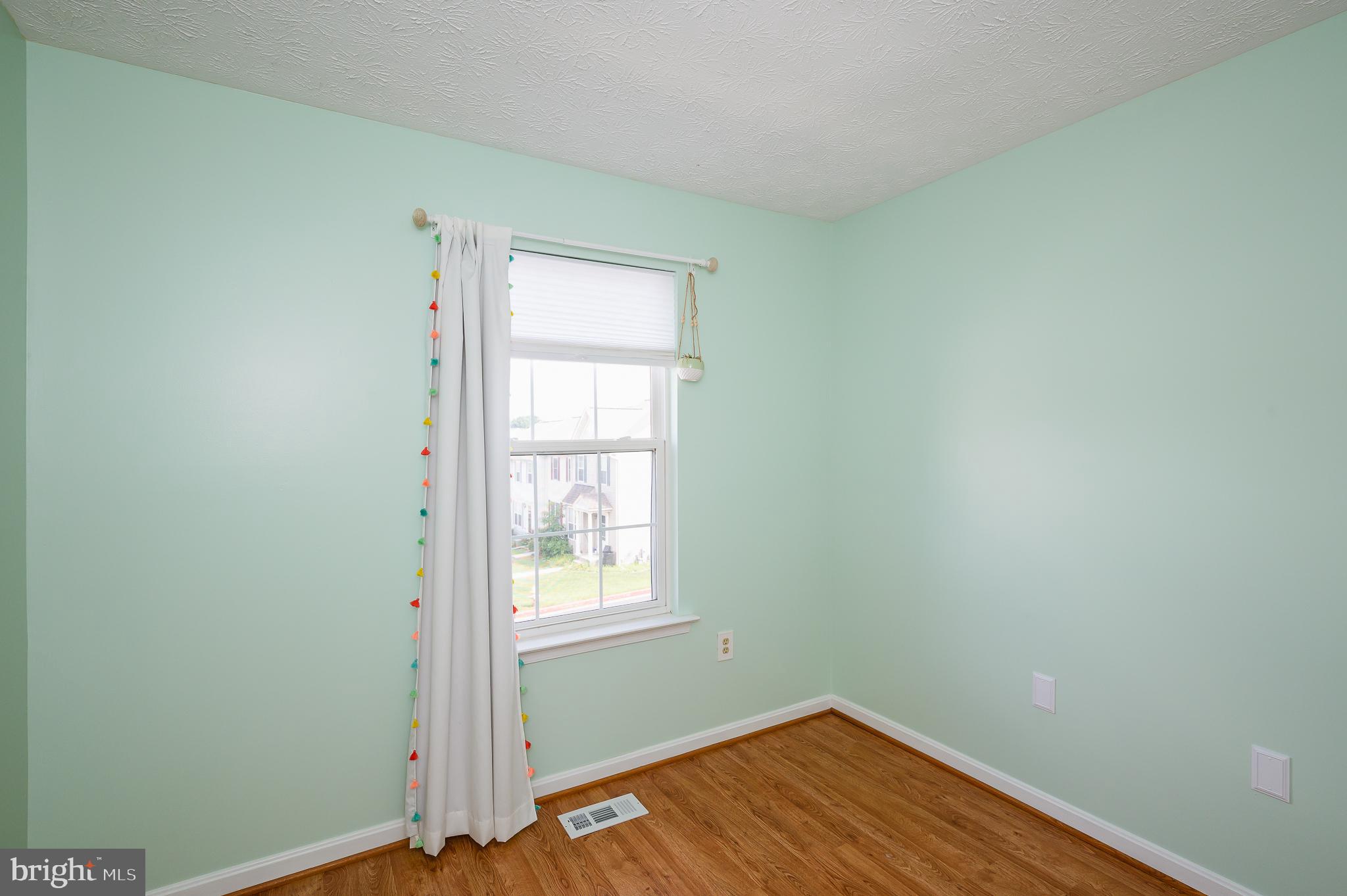 CONSTANT FRIENDSHIP - Residential Lease