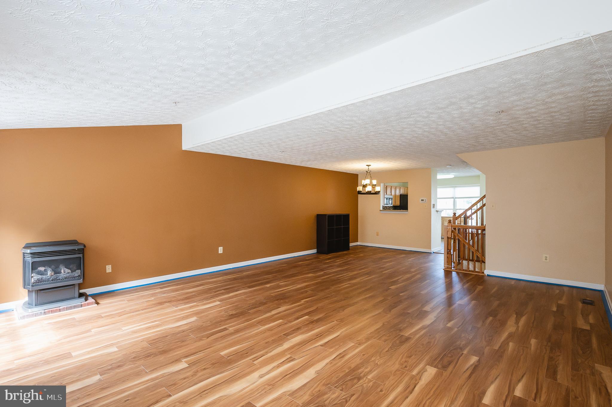 CONSTANT FRIENDSHIP - Residential Lease