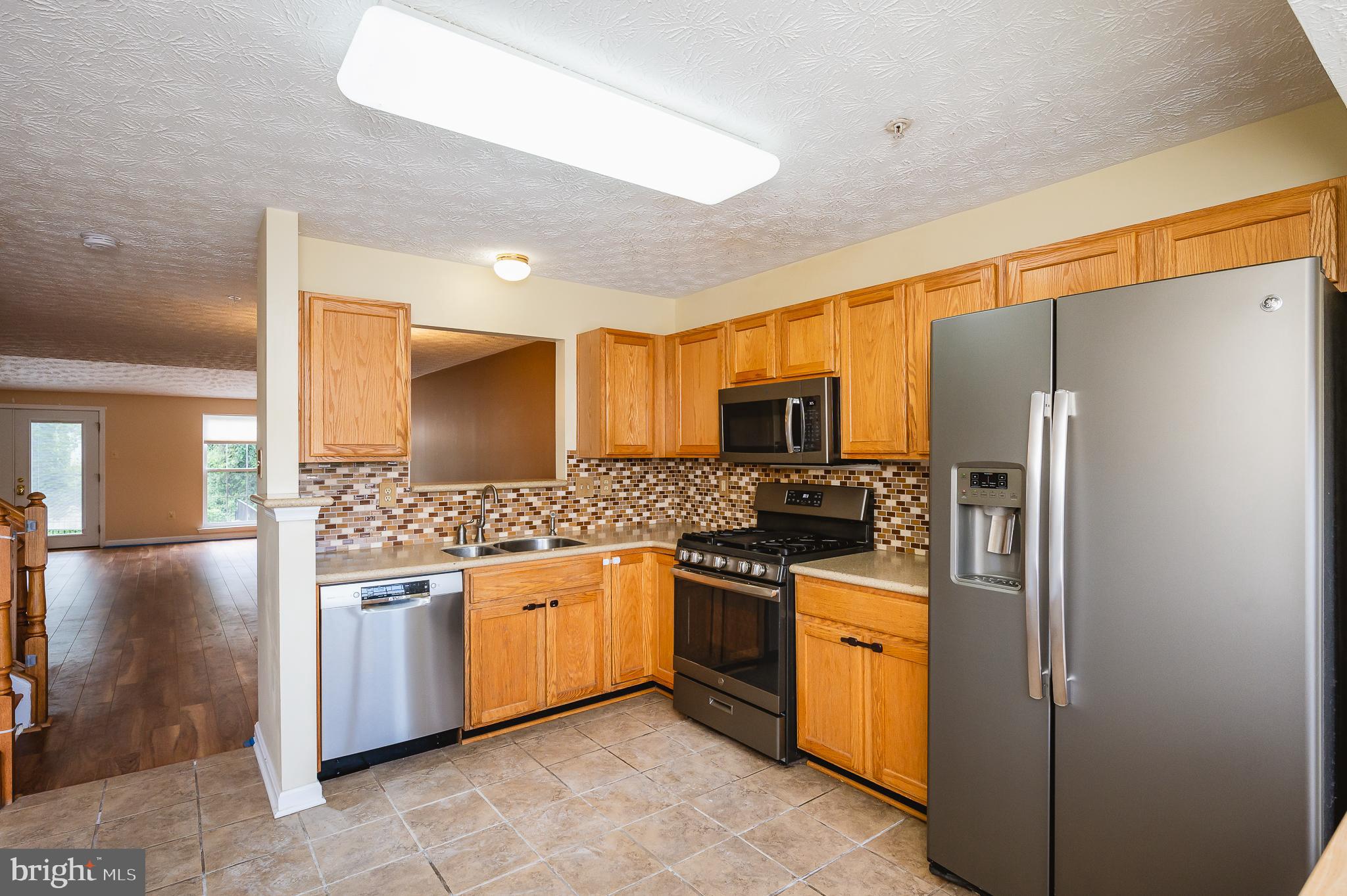 CONSTANT FRIENDSHIP - Residential Lease