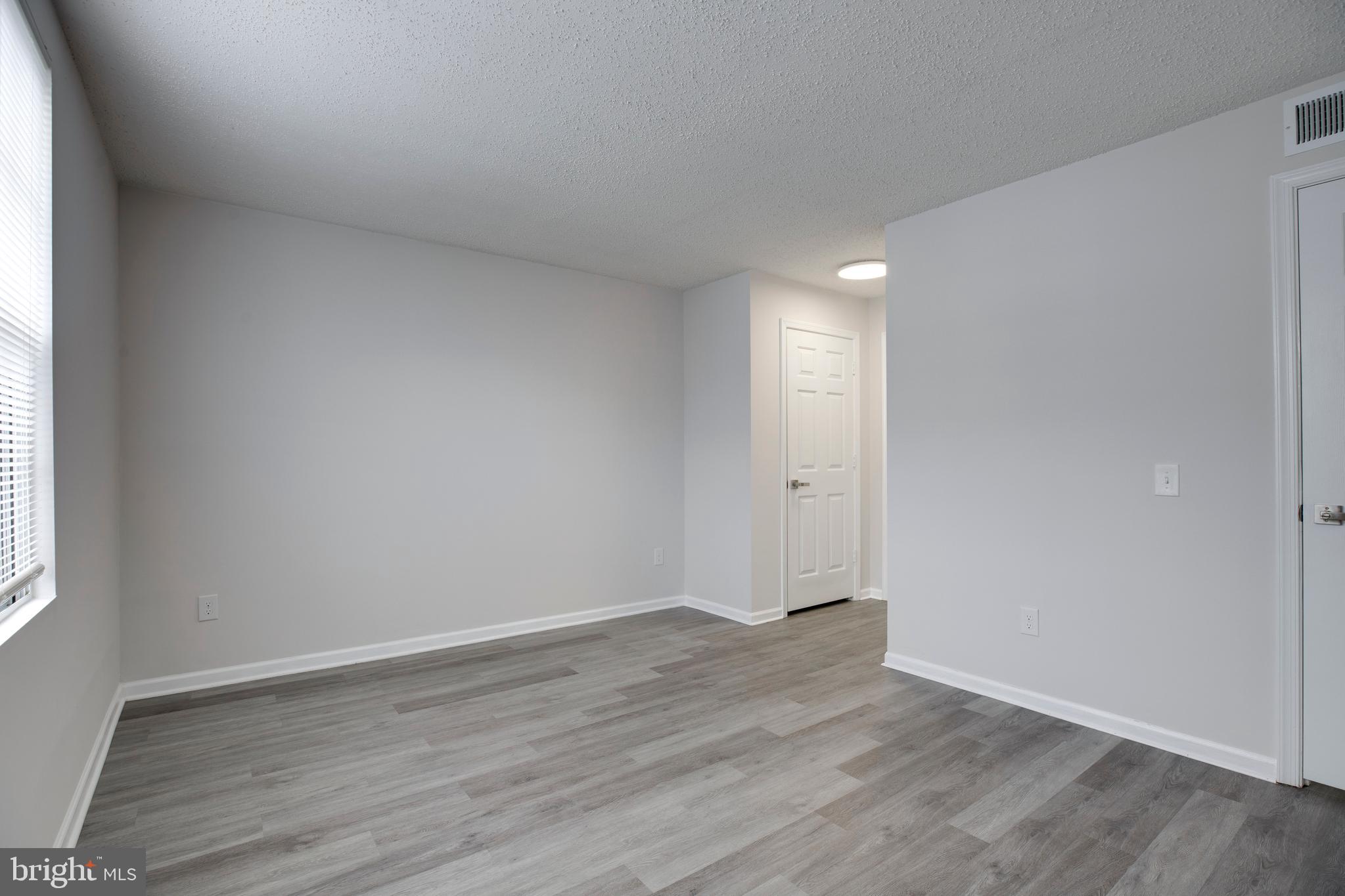 HUNTERS SQUARE - Residential