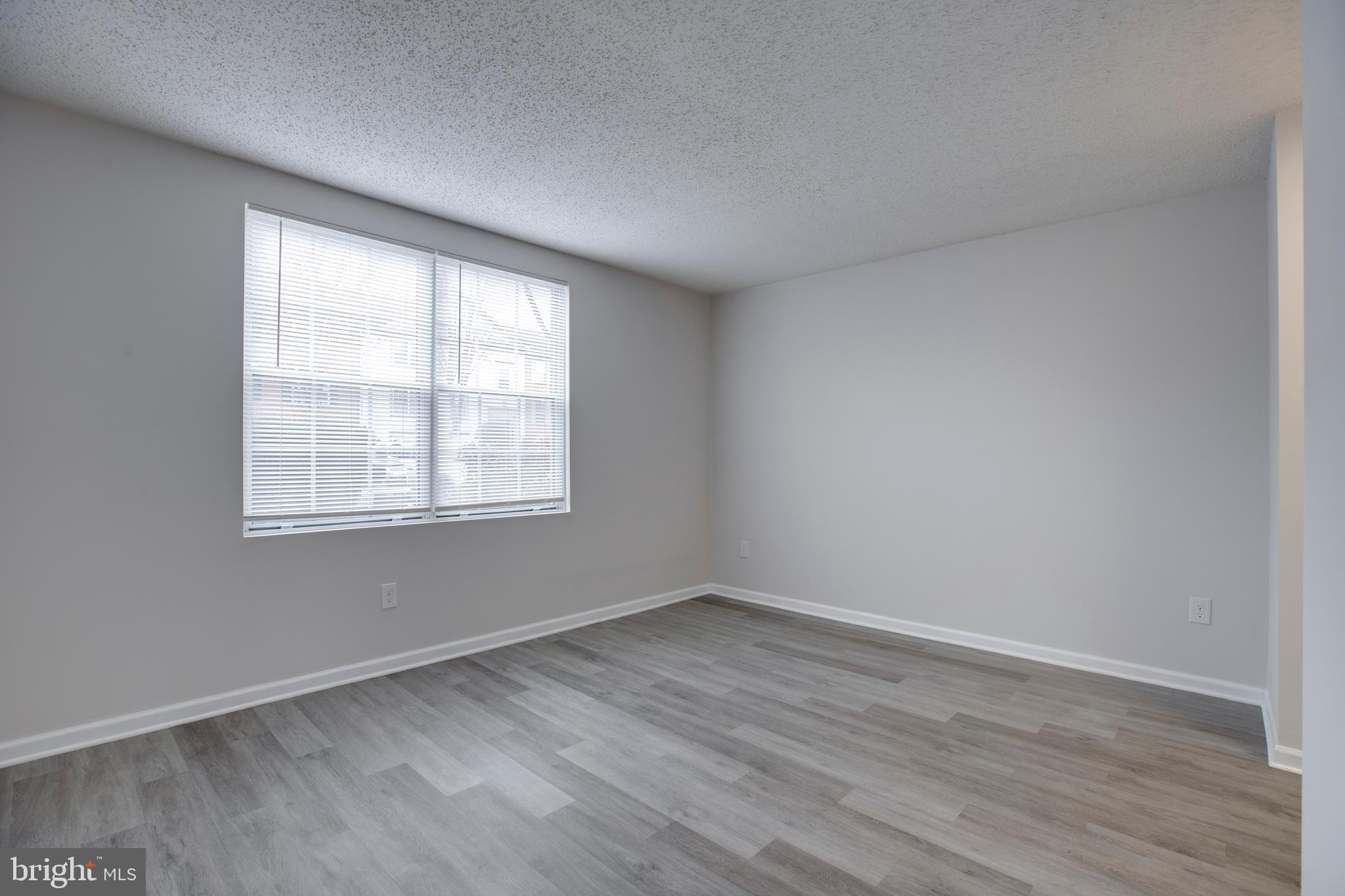 HUNTERS SQUARE - Residential