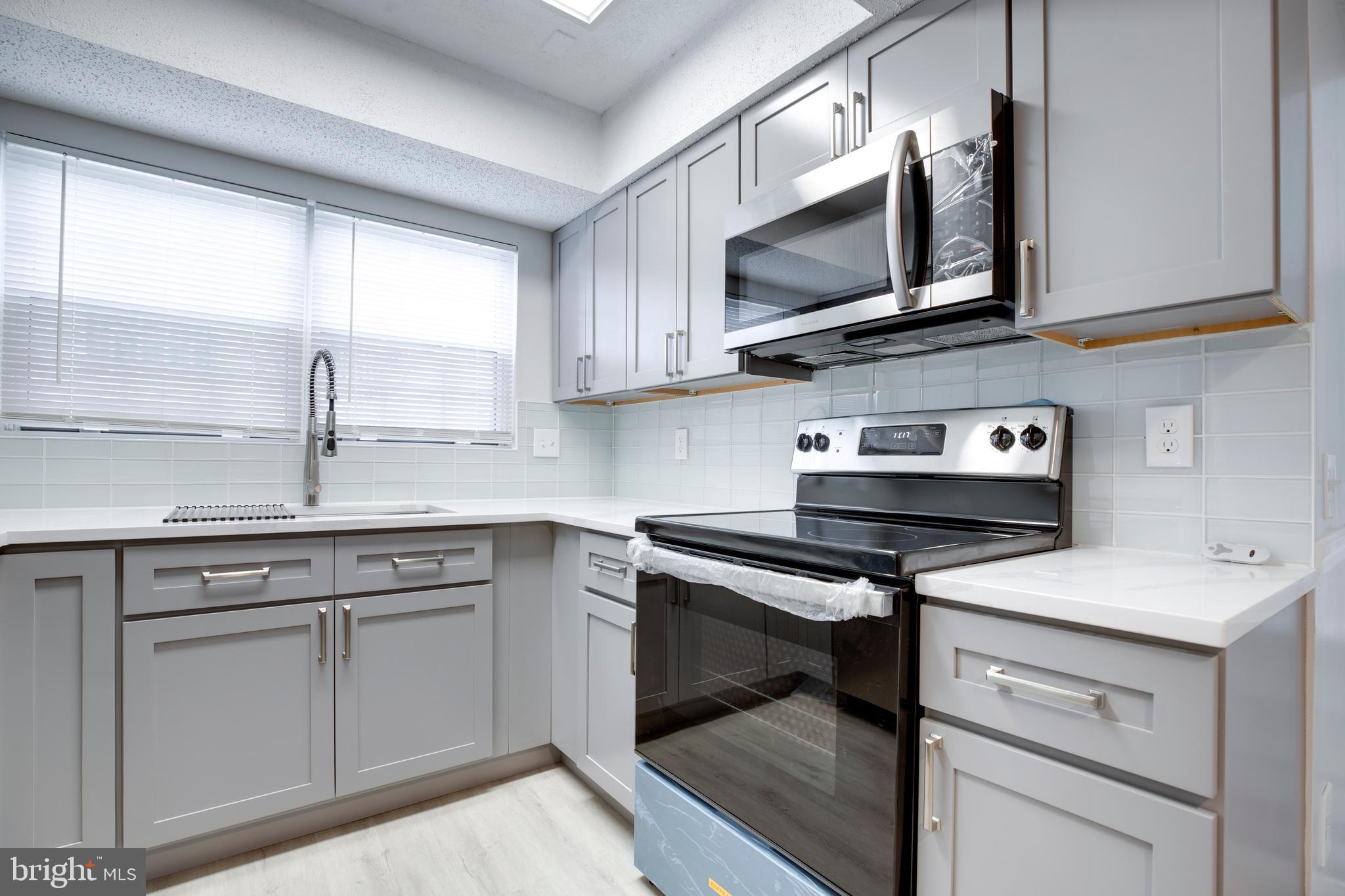 HUNTERS SQUARE - Residential