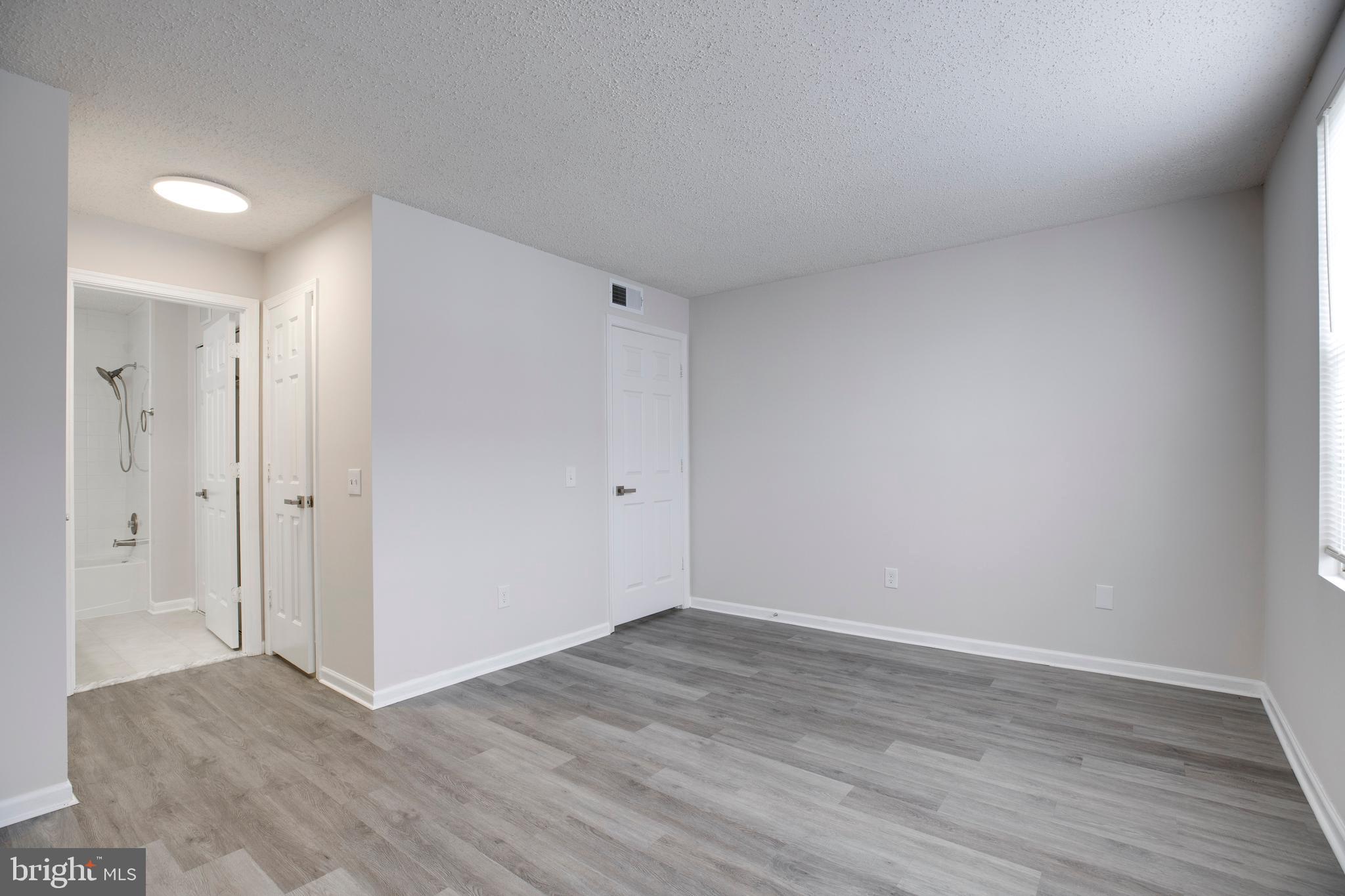 HUNTERS SQUARE - Residential