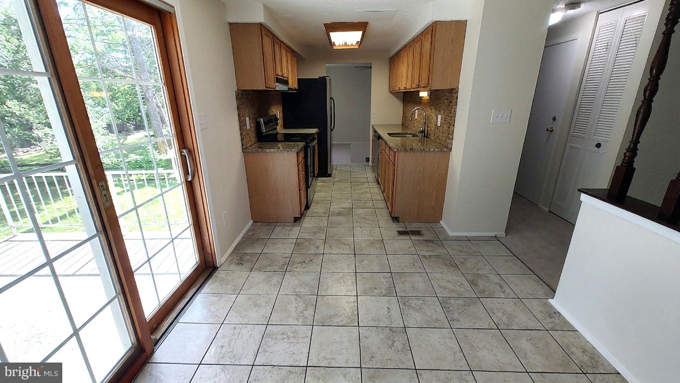 8638 SAXON CIRCLE
