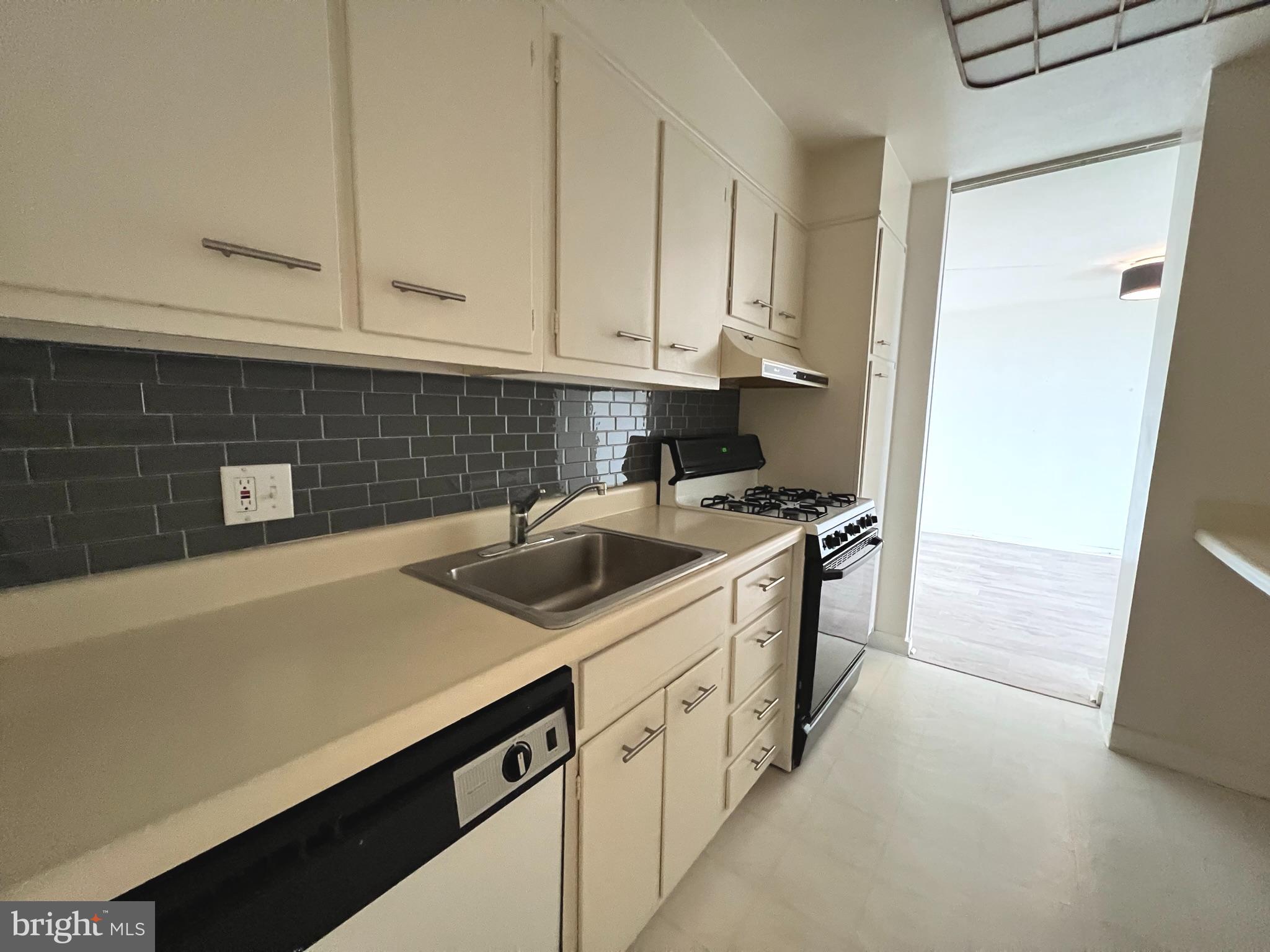 604 S WASHINGTON SQUARE 36 1505
