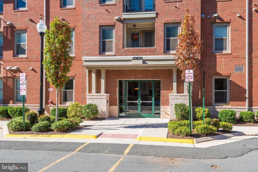 SHORT TERM OR LONG TERM .  FABULOUS COMMUNITY WITH SO MUCH TO DO!!! MAKE YOUR LIFE EASY....IF YOU SOLD YOUR HOME AND WANT TO LIVE A VIBRANT LIFESTYLE WHILE THINKING OF YOUR NEXT MOVE, COME SEE THIS UNIT. 
 End Unit on Top Floor with Balcony and Garage.  Looking for lots of windows and privacy?  Then this is the unit.  Unit 401 is an end unit with extra windows that other units do not have. Plus it is on the Top Floor with lots of privacy!   Garage parking. Clubhouse. Activities and more.  Are you waiting to build in this 55+ community? Short-Term Lease Considered!