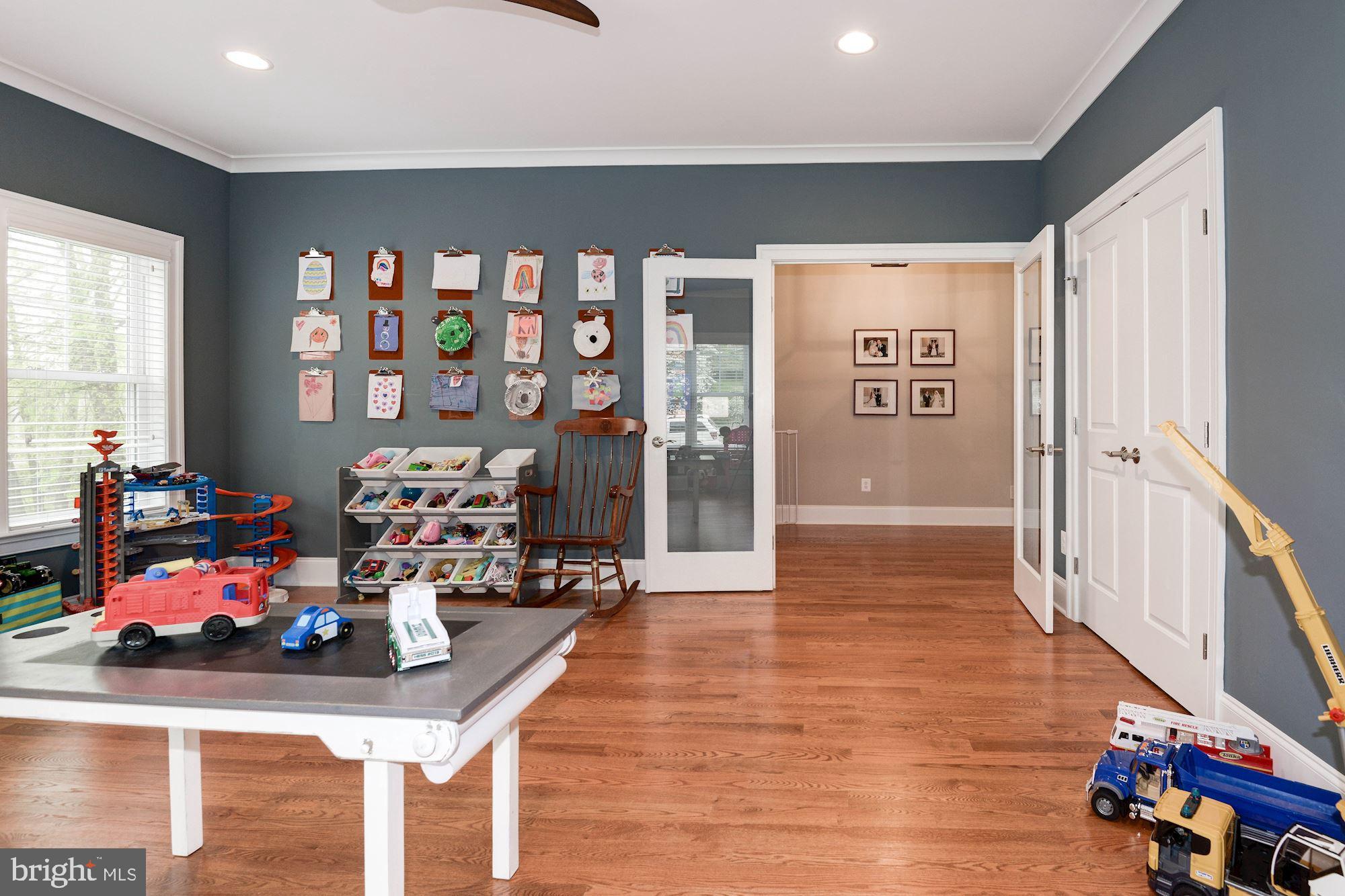 VIENNA WOODS - Residential