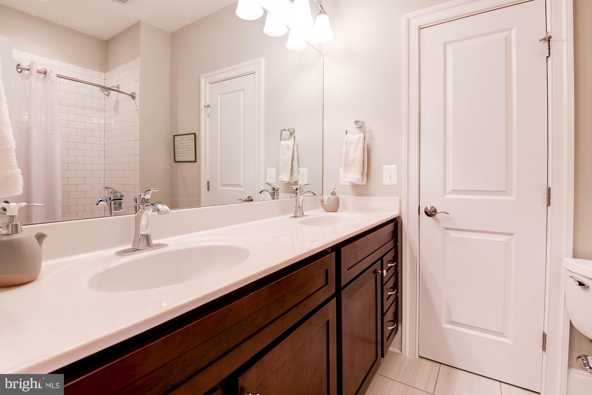 VIENNA WOODS - Residential