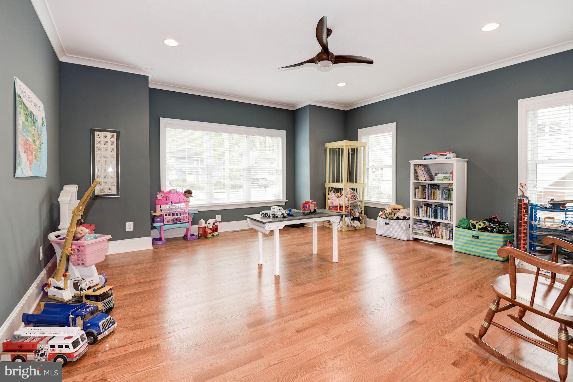 VIENNA WOODS - Residential