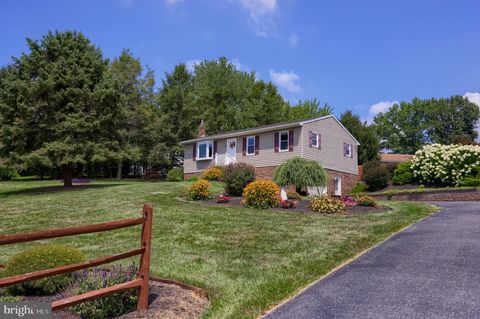Photo of 64 Sassafras Lane, ELIZABETHTOWN, PA 17022 (MLS # PALA2074684)