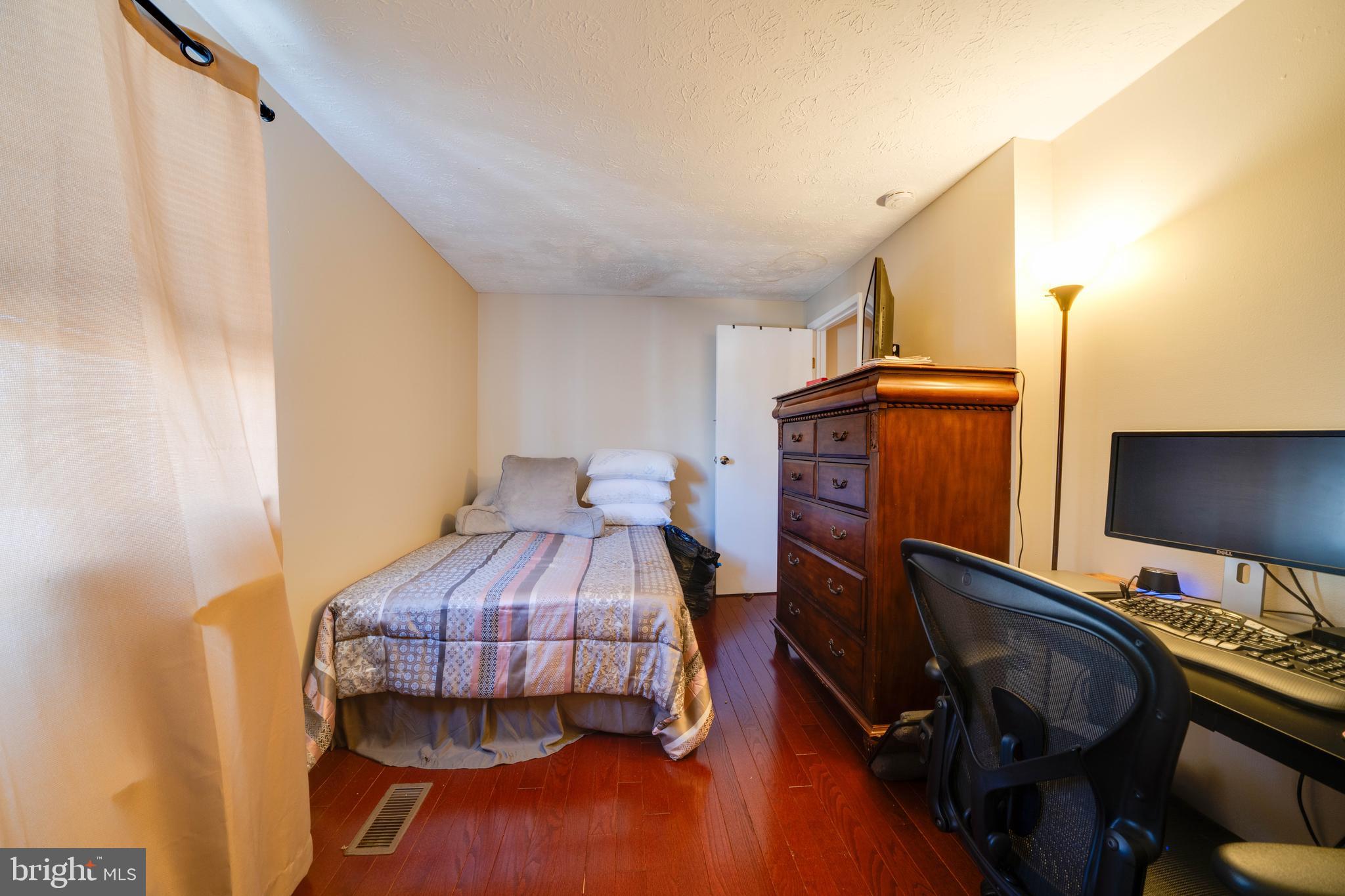 MIDDLEBROOK COMMONS - Residential Lease