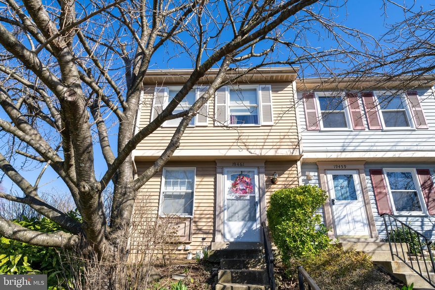 Welcome to visit this amazing townhouse in Germantown! Very quiet community and very nice neighborhood. Lovely backyard with fence, good protection of your privacy! Enjoy your coffee, tea, or BBQ on the backyard and take a good relax after a whole day work! No carpet, and only WOOD FLOOR! Stainless steal appliances will make you love your kitchen! Traffic is pretty convenient! Many many nearby shopping places and restaurants make this house very adorable. Several minutes walking distance to Fox Chapel Center and Middlebrook Square, i.e. GREAT WALL Super Market, Kpot, PAPA Johns, India Palace, and Pho 81; Several minutes driving distance to WALMART, Wegmans, Home Depot and Costco. Several minutes to Hwy 355 and I-270! Stop by and you will love it!