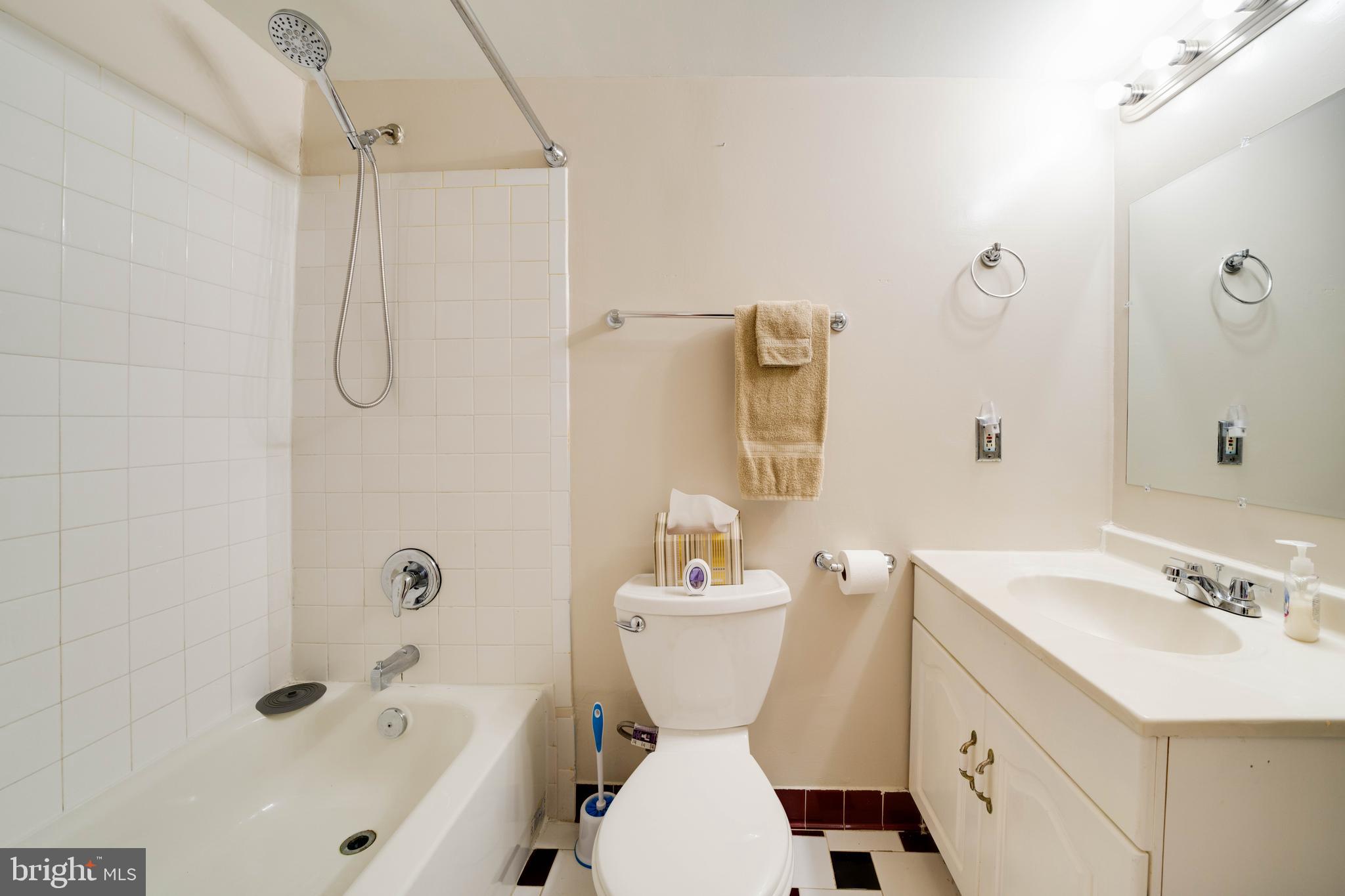 MIDDLEBROOK COMMONS - Residential Lease