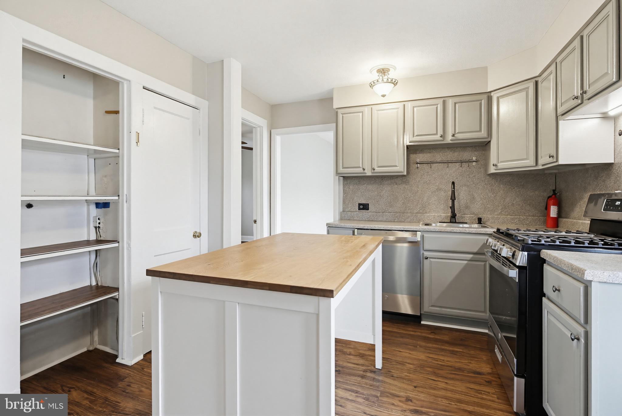 CALIFORNIA GROVE - Residential