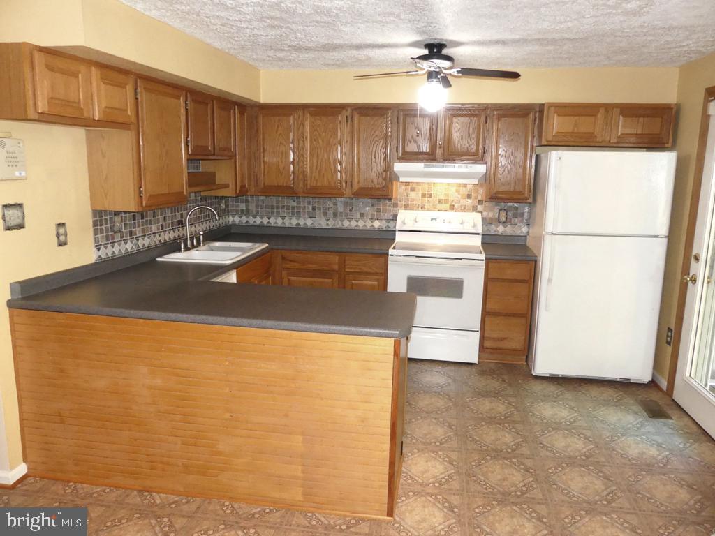 3234 SPLIT OAK COURT
