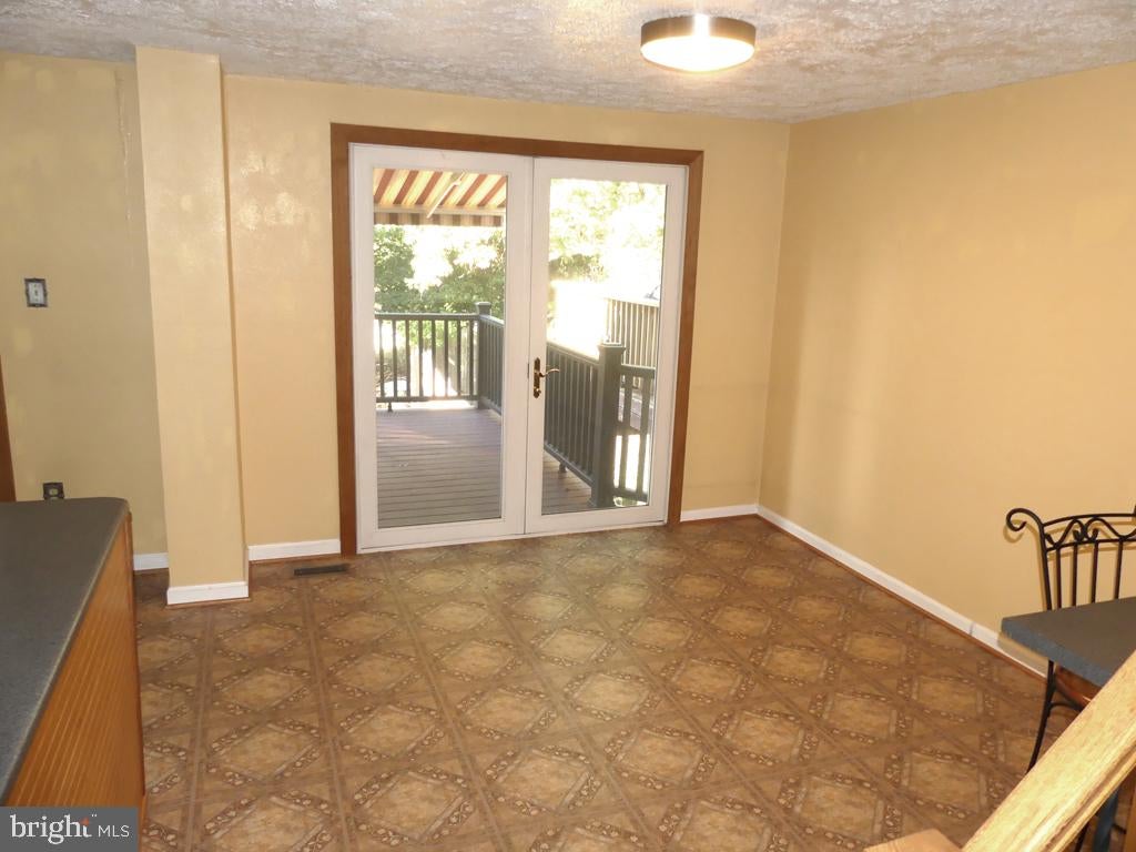 3234 SPLIT OAK COURT