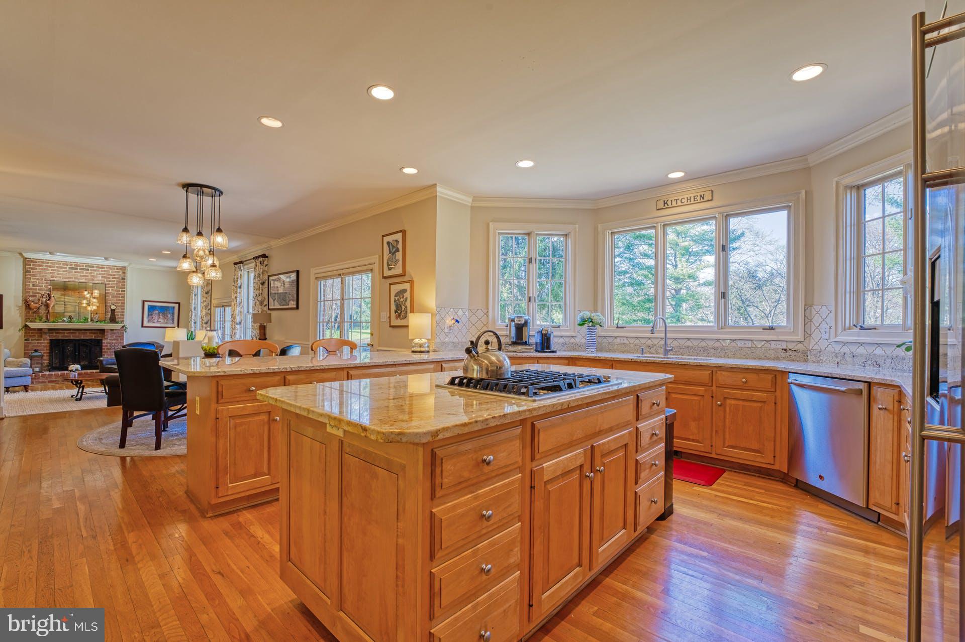 HUNTING HILLS - Residential