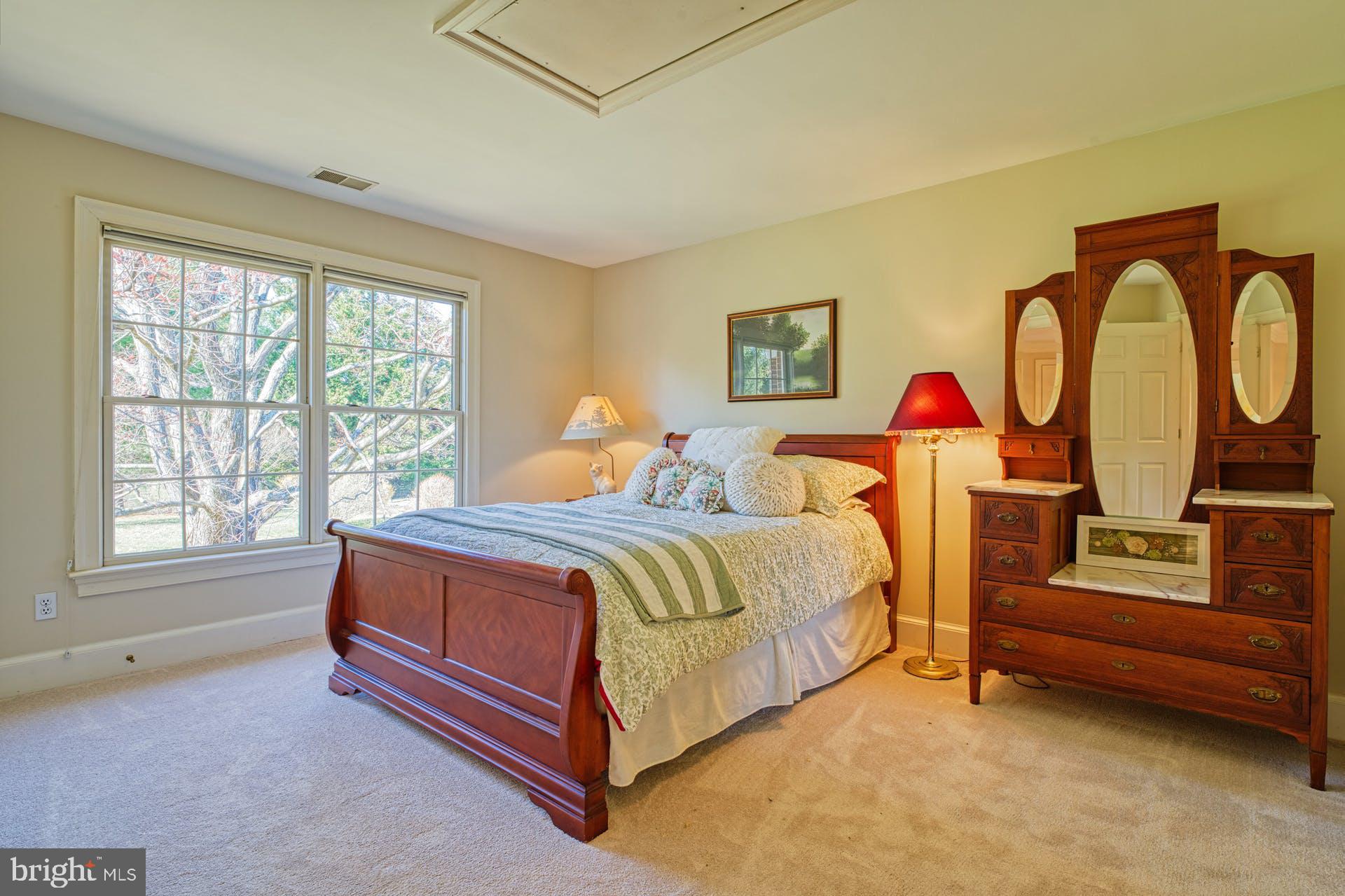 HUNTING HILLS - Residential