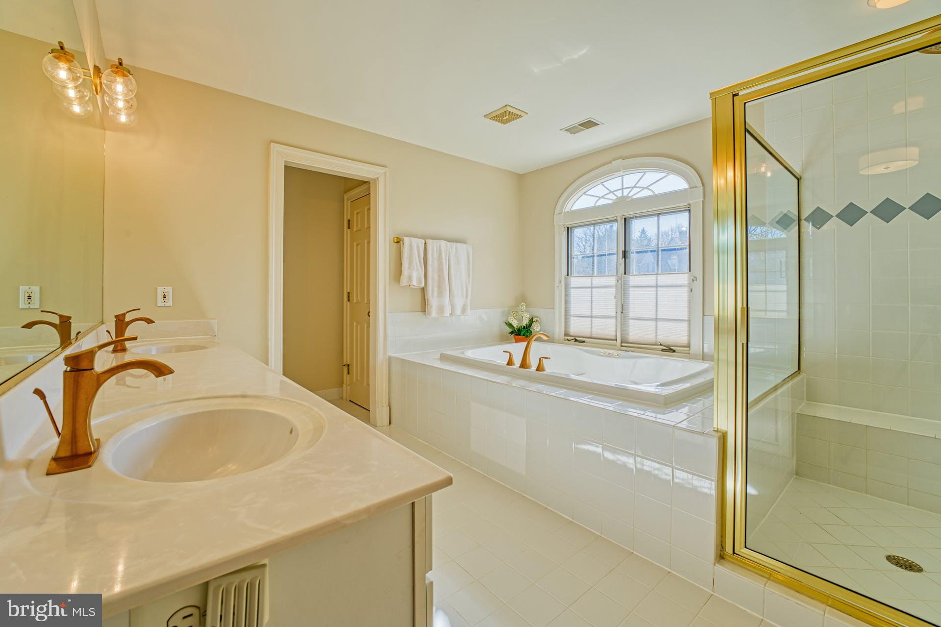 HUNTING HILLS - Residential