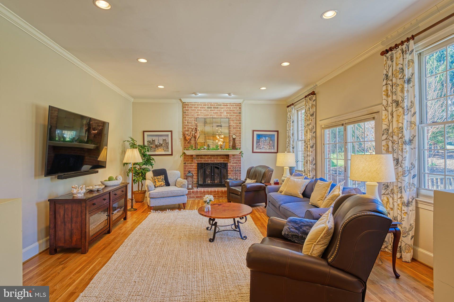 HUNTING HILLS - Residential