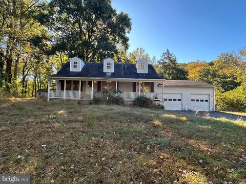 Photo of 15325 Holly Grove Road, SILVER SPRING, MD 20905 (MLS # MDMC2206910)