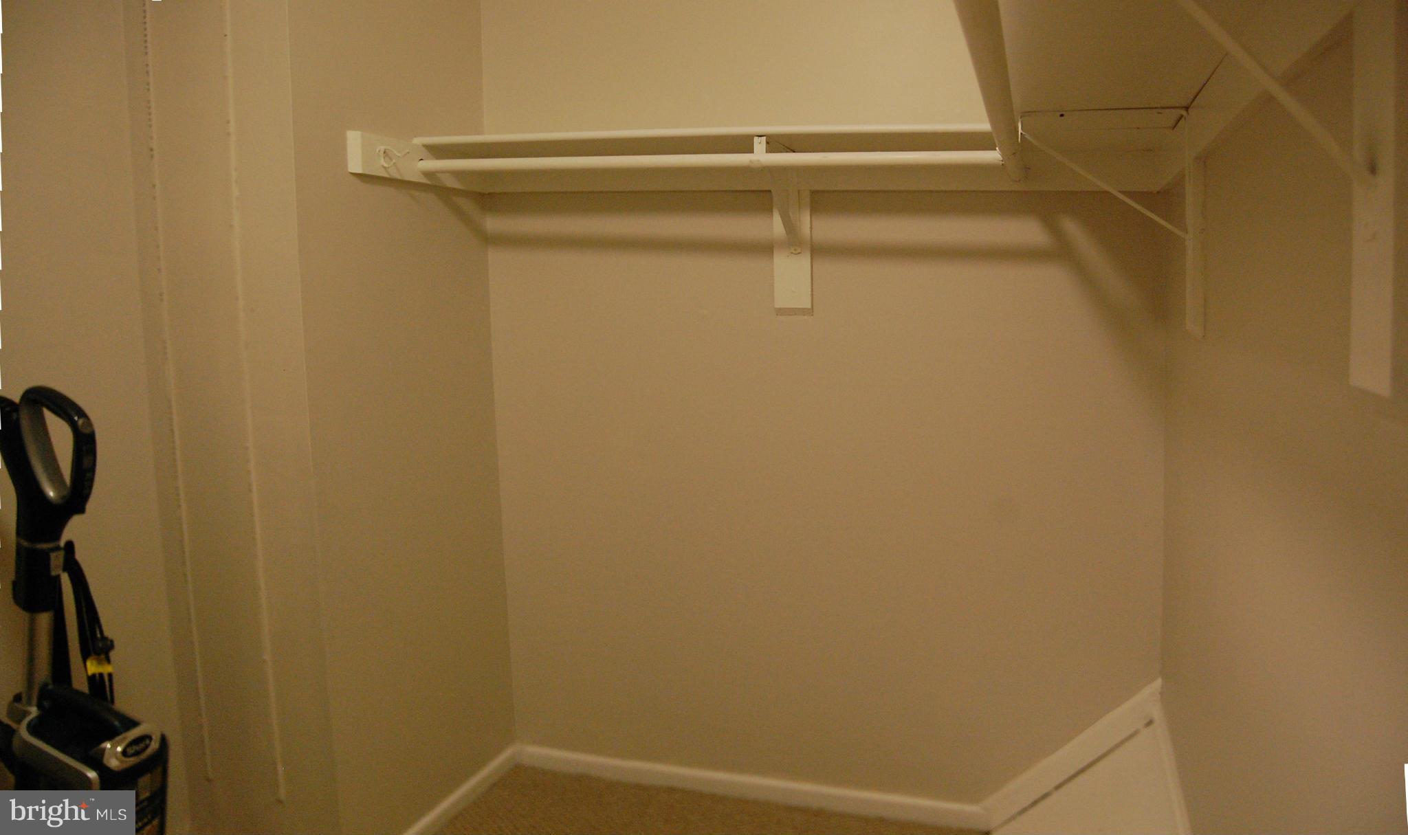 LAKE BRADDOCK - Residential