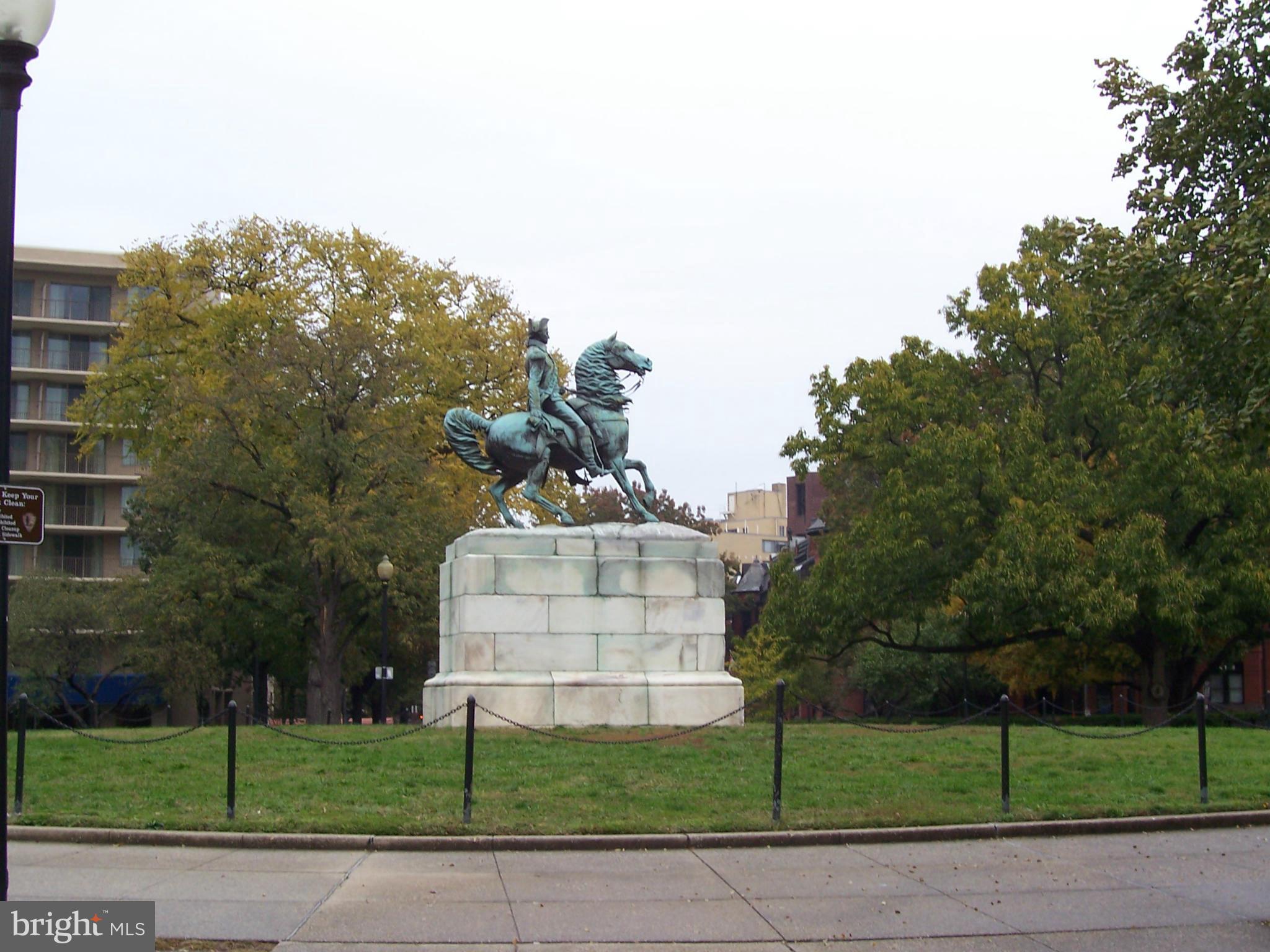 3 WASHINGTON CIRCLE NW 702