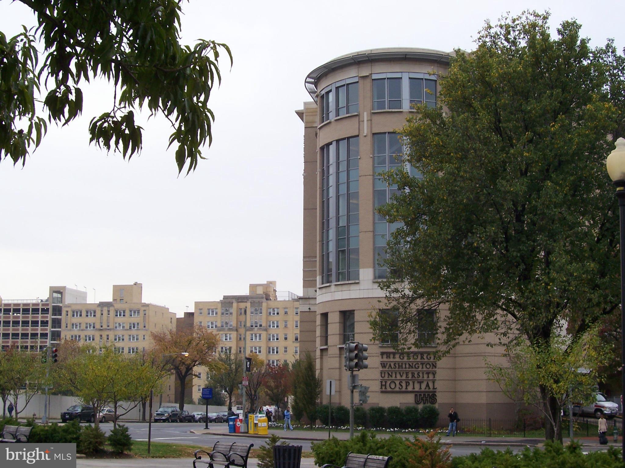 3 WASHINGTON CIRCLE NW 702