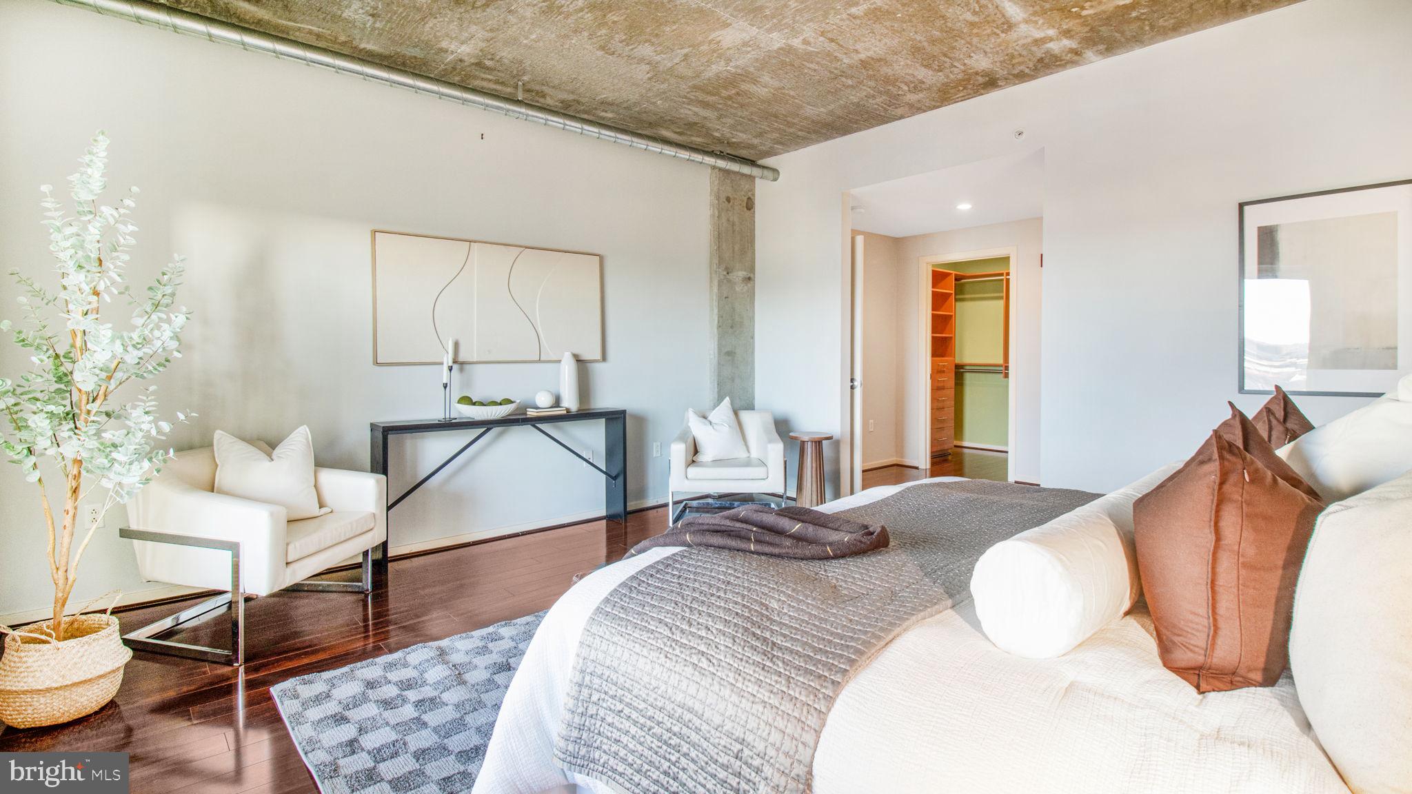 LOCUST POINT - Residential