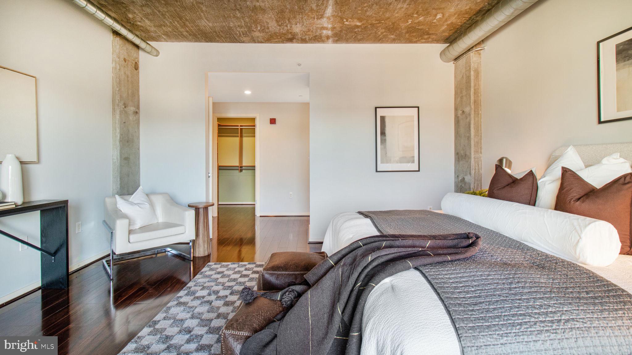 LOCUST POINT - Residential