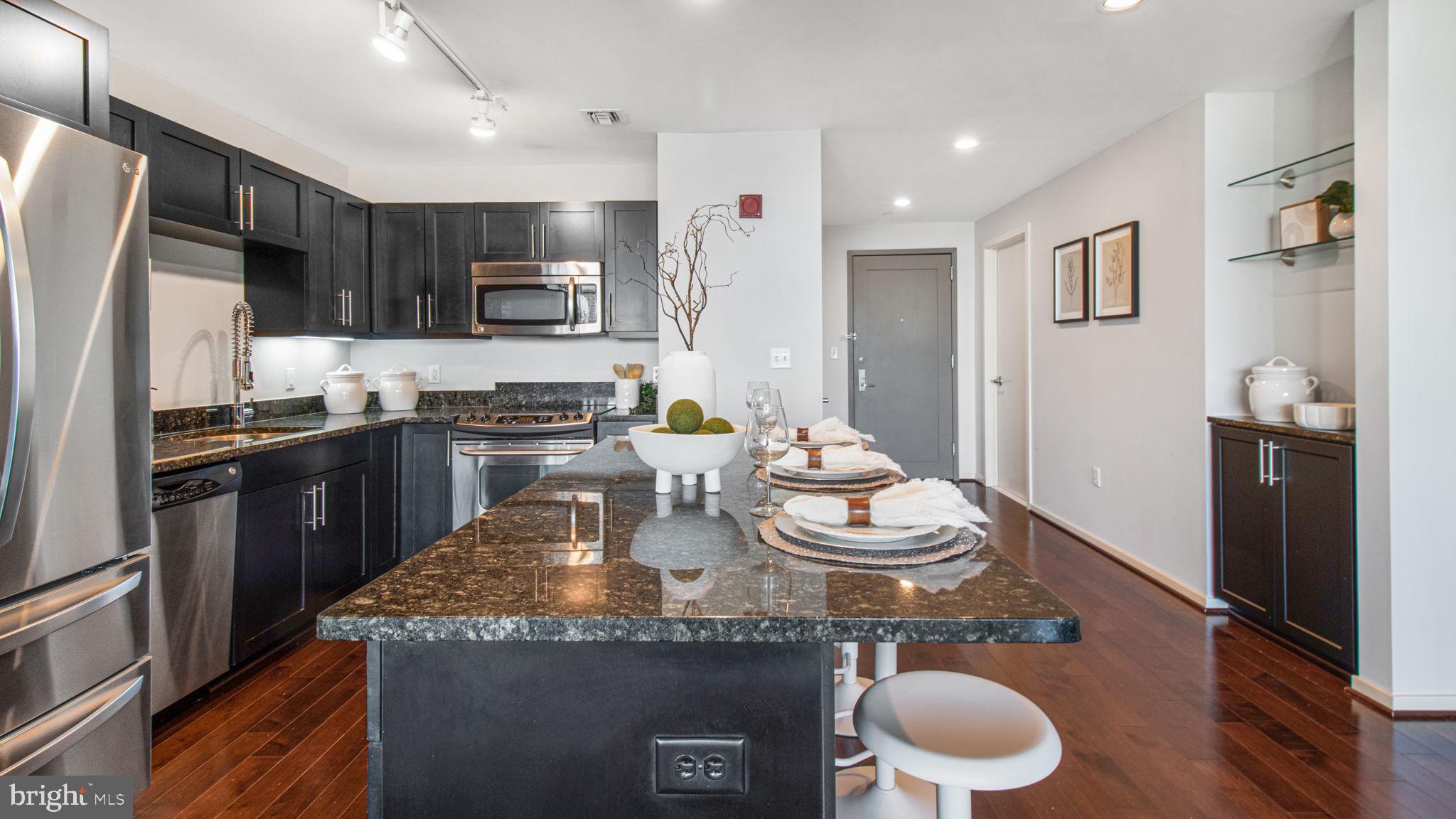 LOCUST POINT - Residential