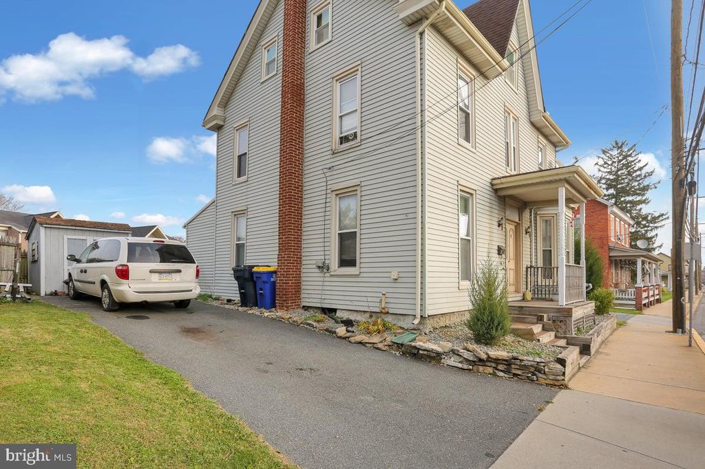 Photo of 273 W MAIN ST, NEW HOLLAND, PA 17557 (MLS # PALA2024452)