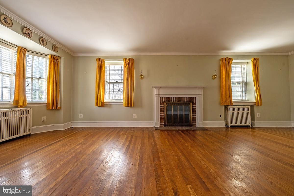 FOX CHASE - Residential