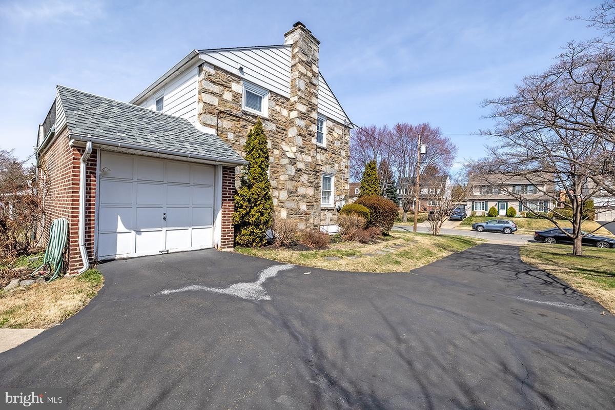 FOX CHASE - Residential