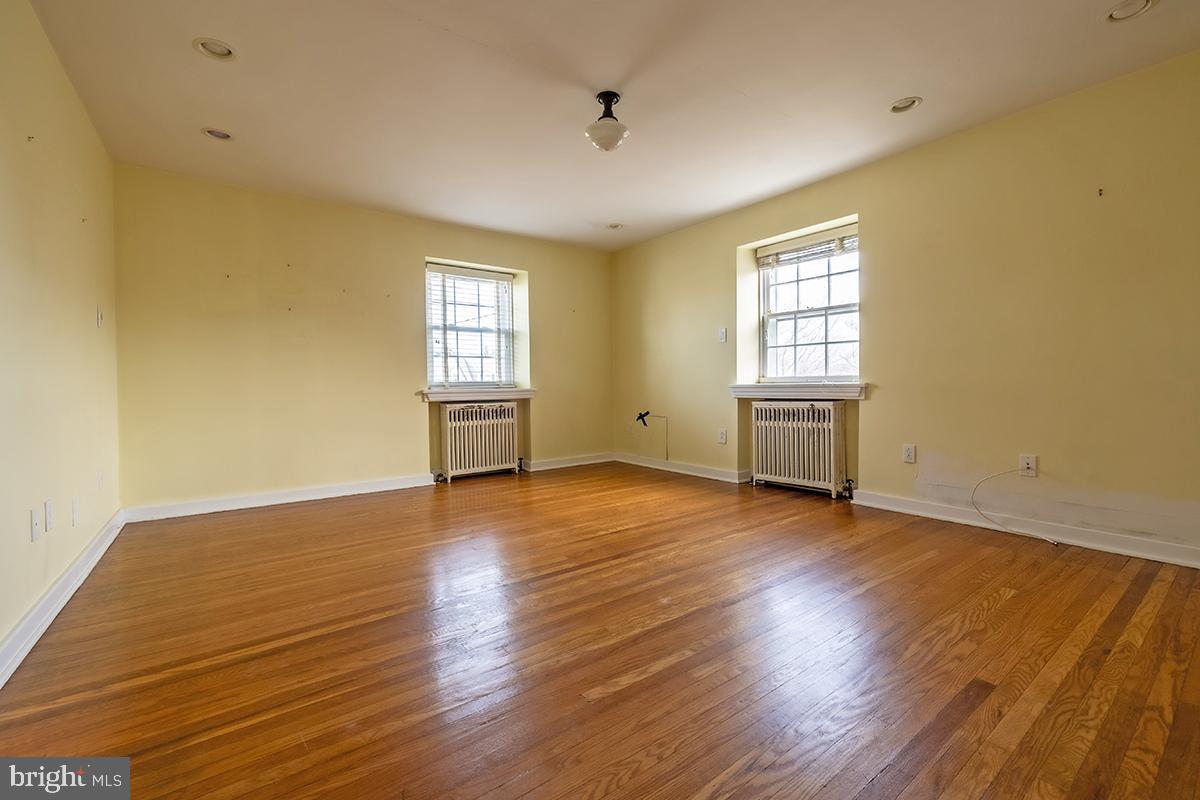 FOX CHASE - Residential