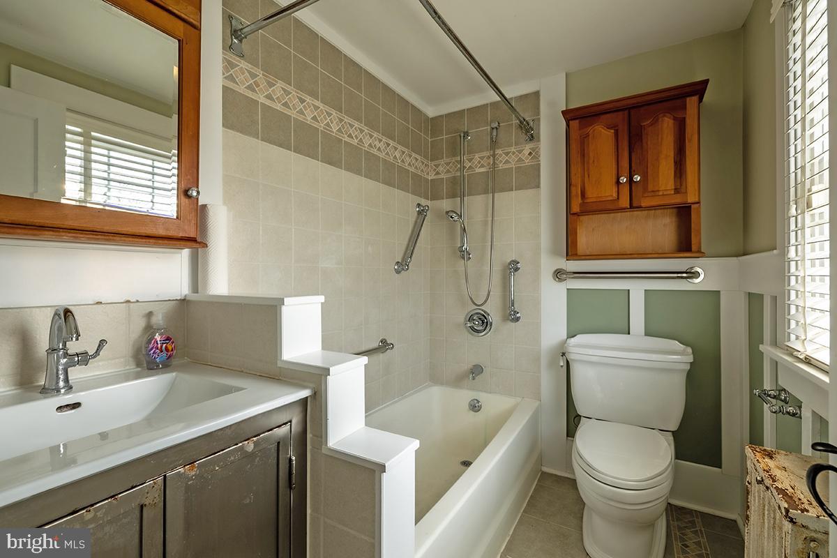 FOX CHASE - Residential