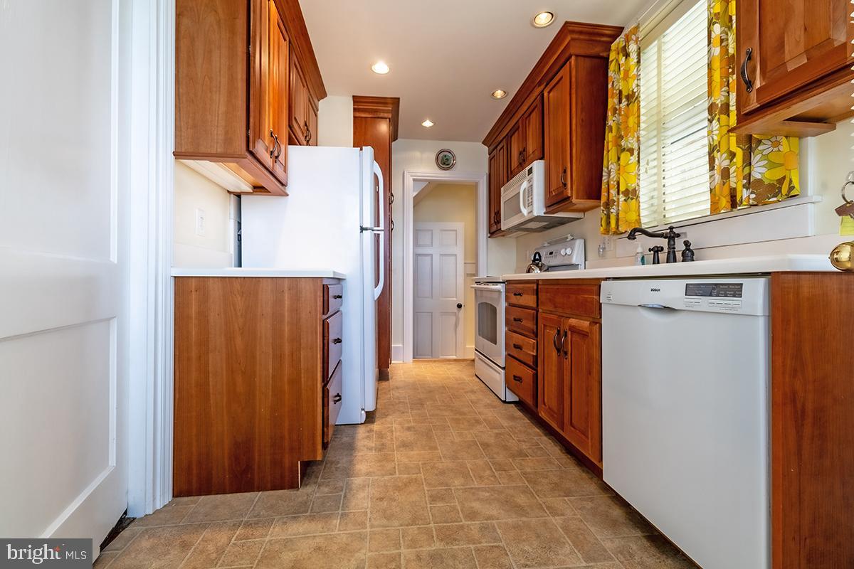 FOX CHASE - Residential