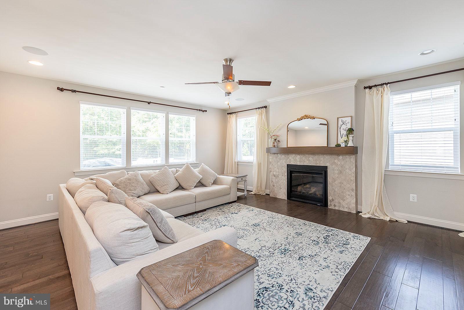 TWIN LAKES OVERLOOK - Residential