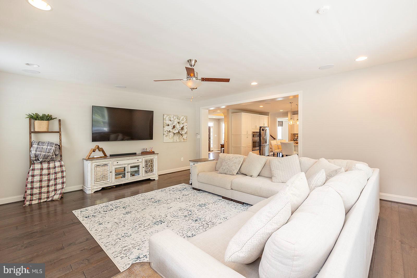 TWIN LAKES OVERLOOK - Residential