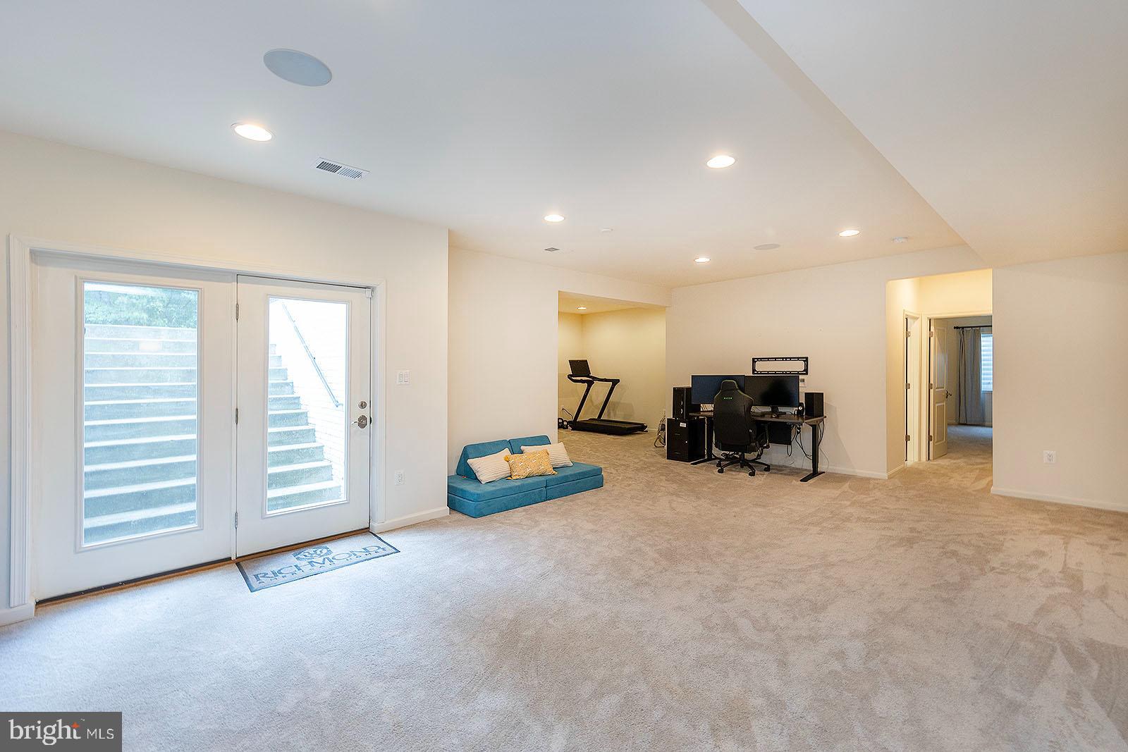 TWIN LAKES OVERLOOK - Residential