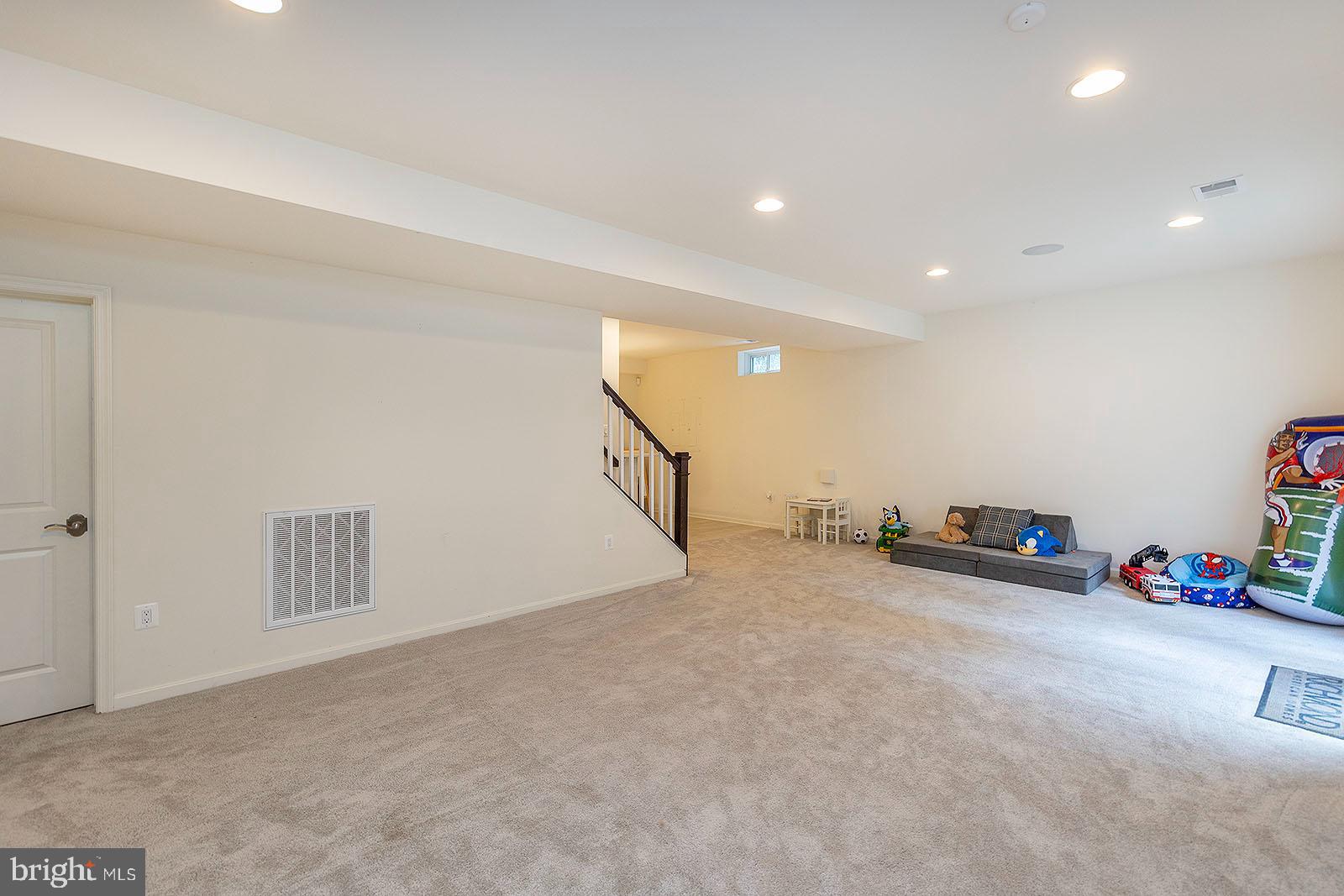 TWIN LAKES OVERLOOK - Residential