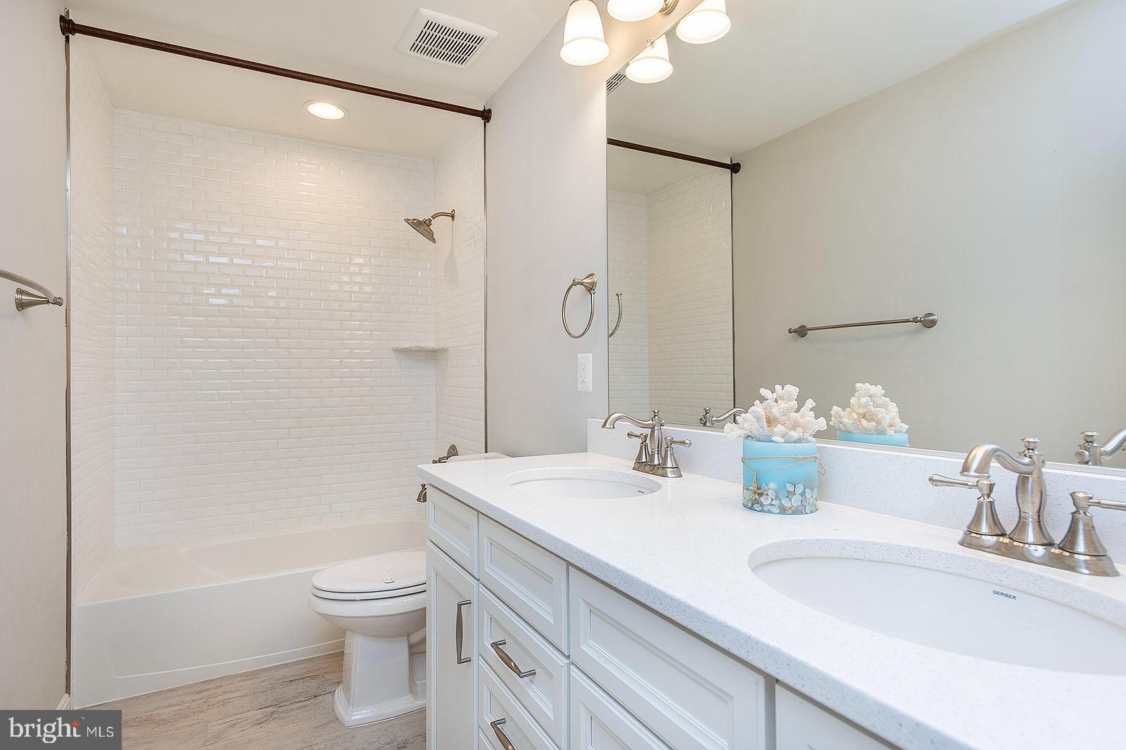 TWIN LAKES OVERLOOK - Residential