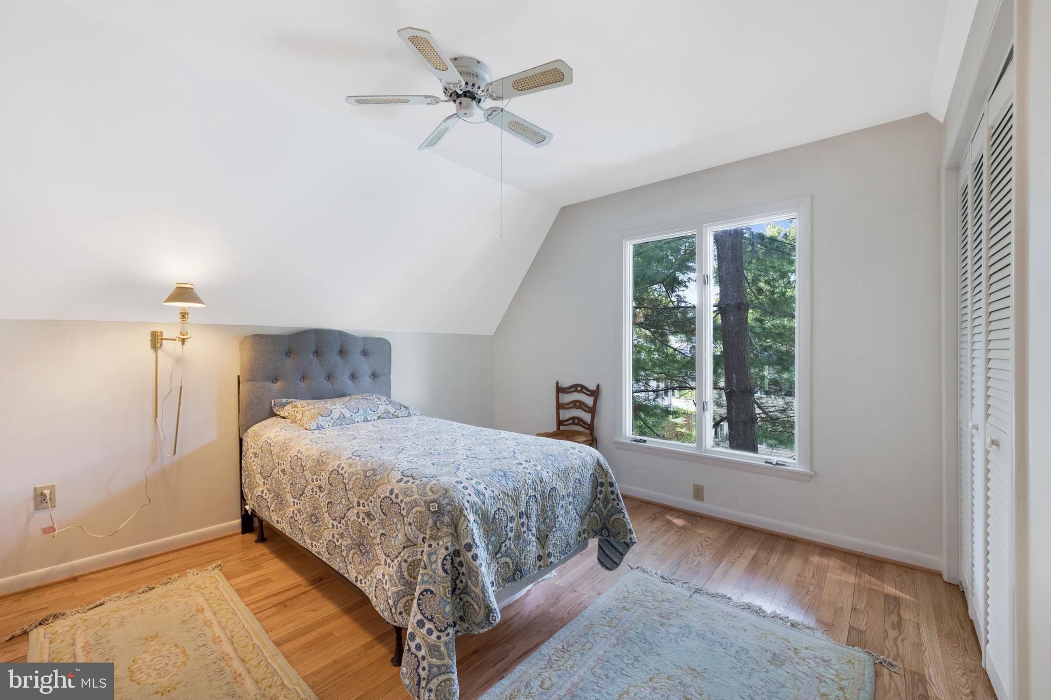 WOODLAND BEACH - Residential