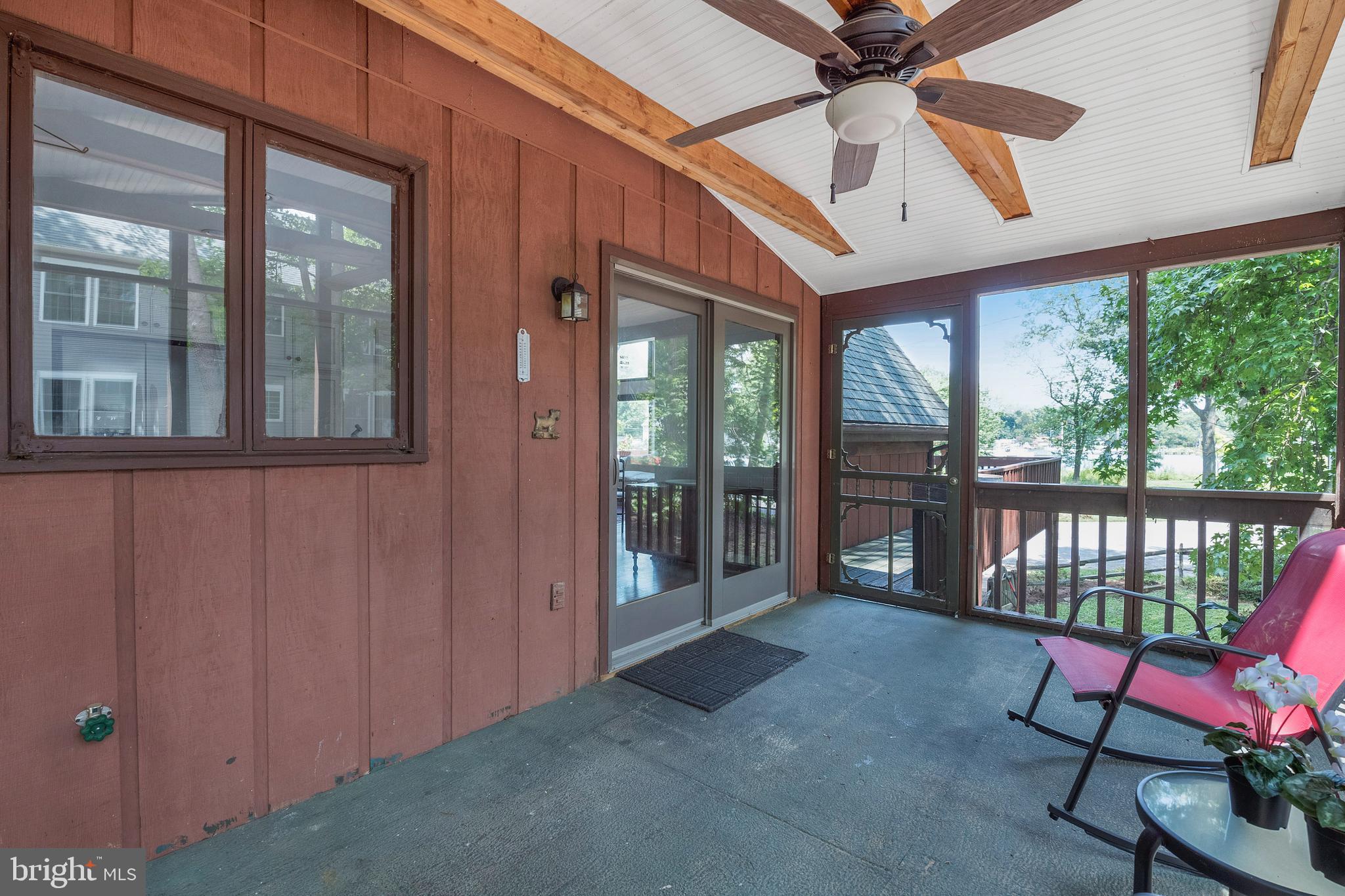 WOODLAND BEACH - Residential