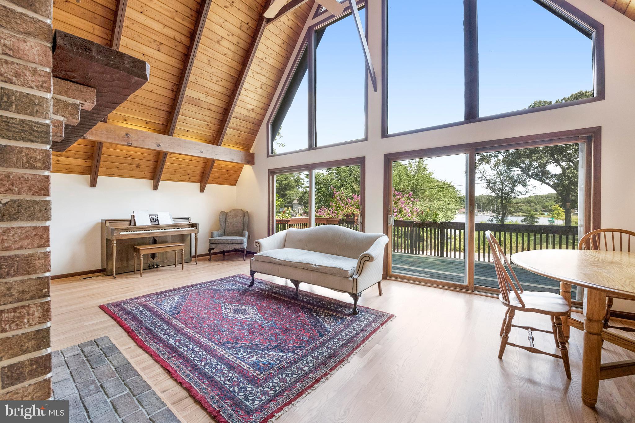 WOODLAND BEACH - Residential