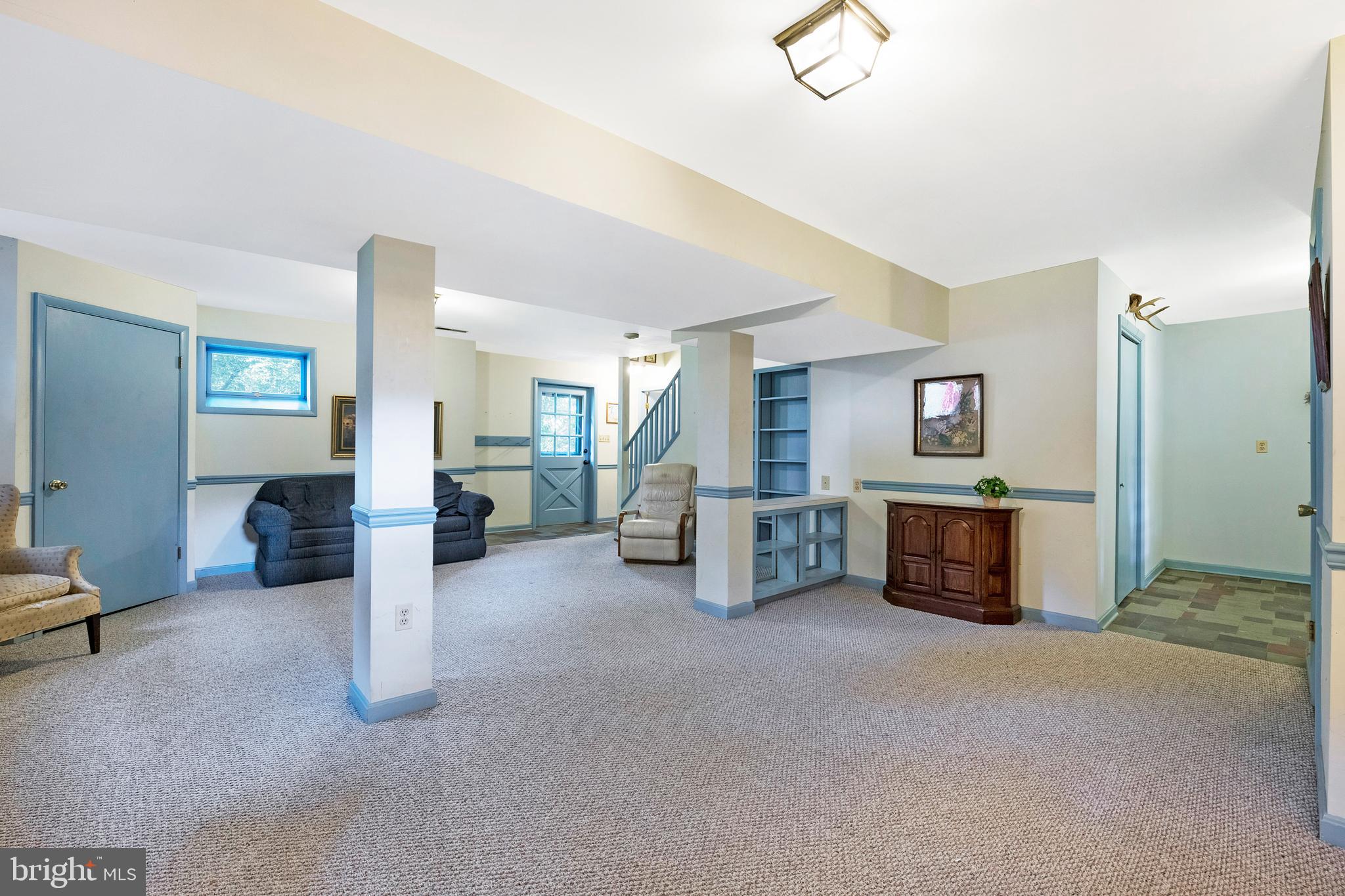 WOODLAND BEACH - Residential