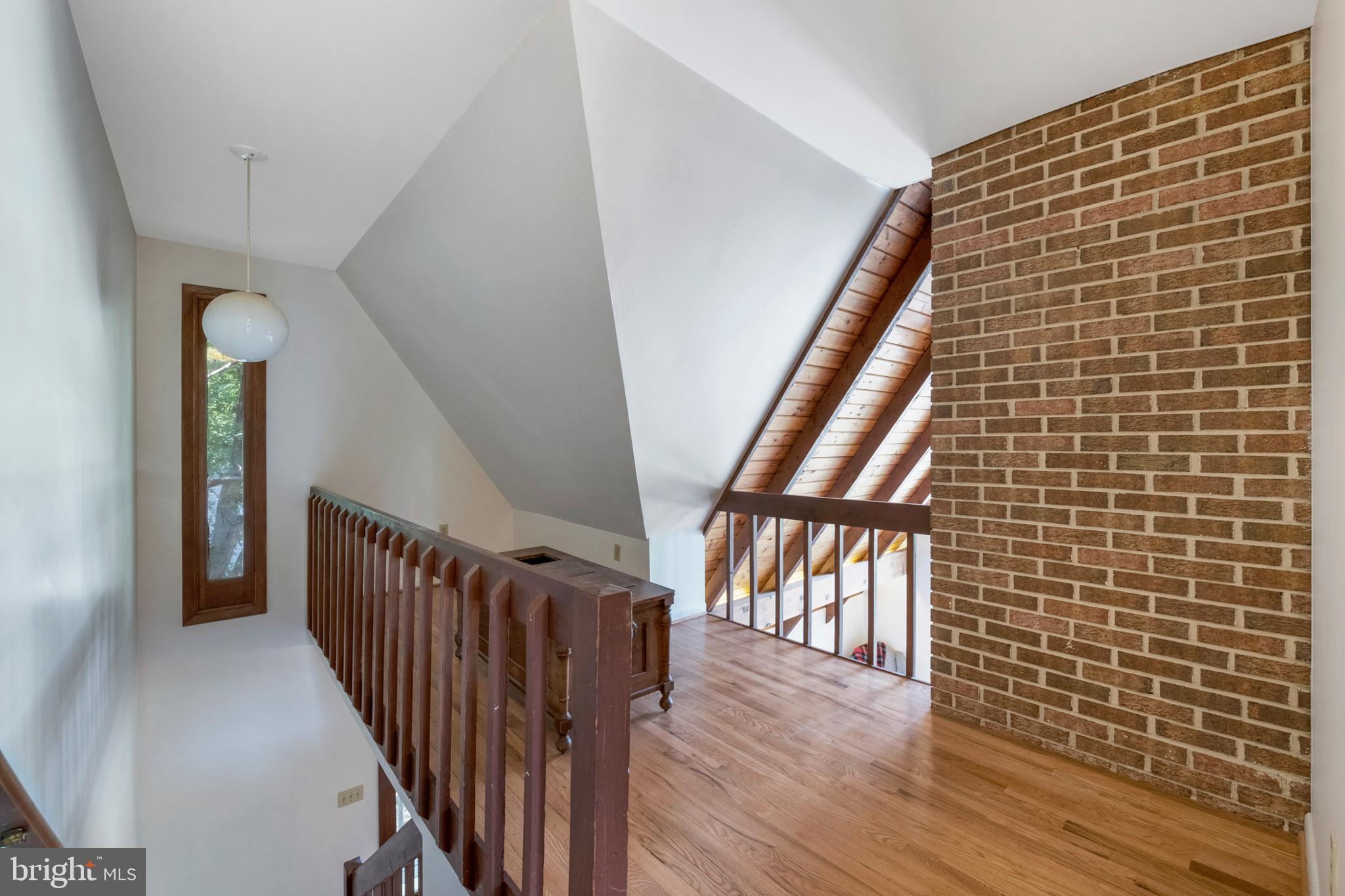 WOODLAND BEACH - Residential