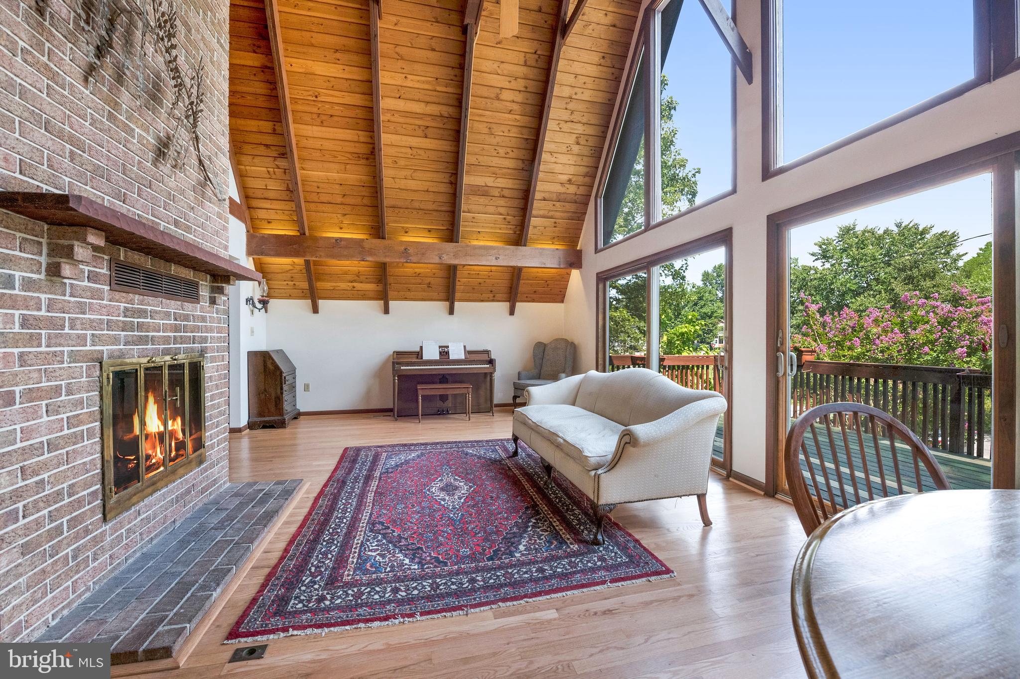 WOODLAND BEACH - Residential