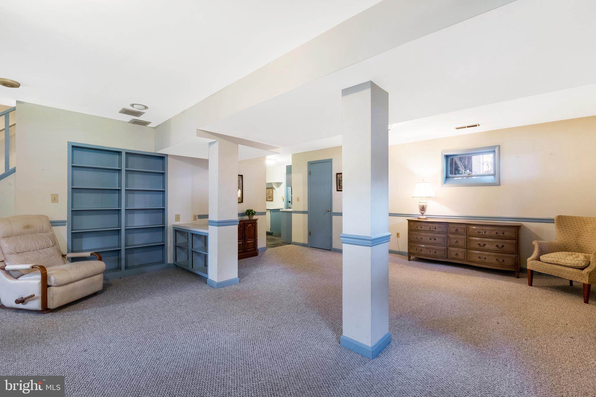 WOODLAND BEACH - Residential